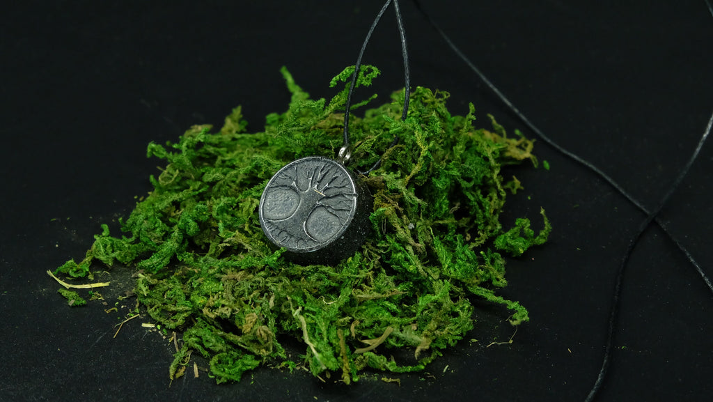 Yggdrasil Baum des Lebens Orgonit Amulett zum Schutz vor 5G und Elektrosmog Naturverbundenheit  Tiere Pflanzen Steine