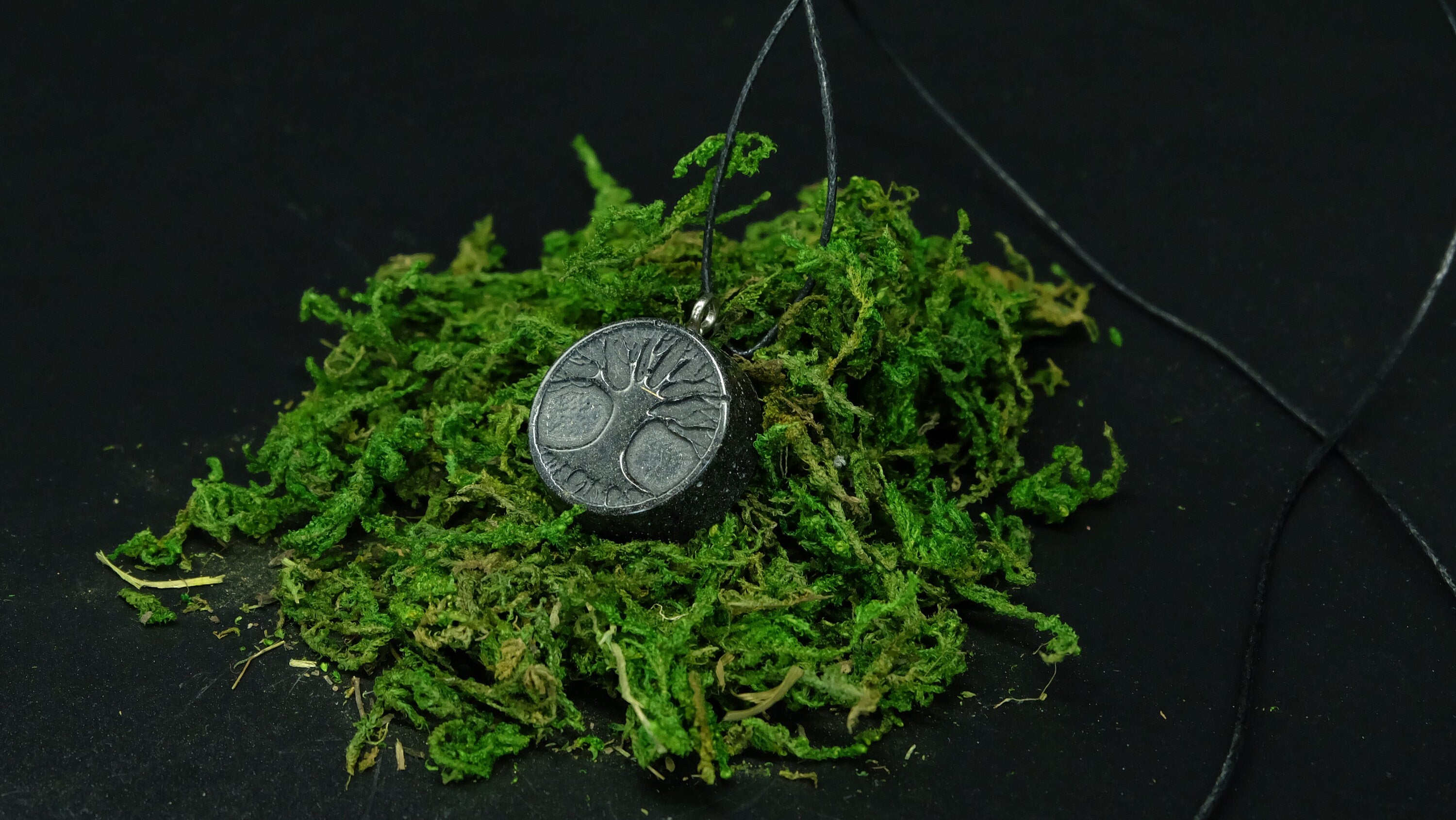 Yggdrasil Baum des Lebens Orgonit Amulett zum Schutz vor 5G und Elektrosmog Naturverbundenheit  Tiere Pflanzen Steine