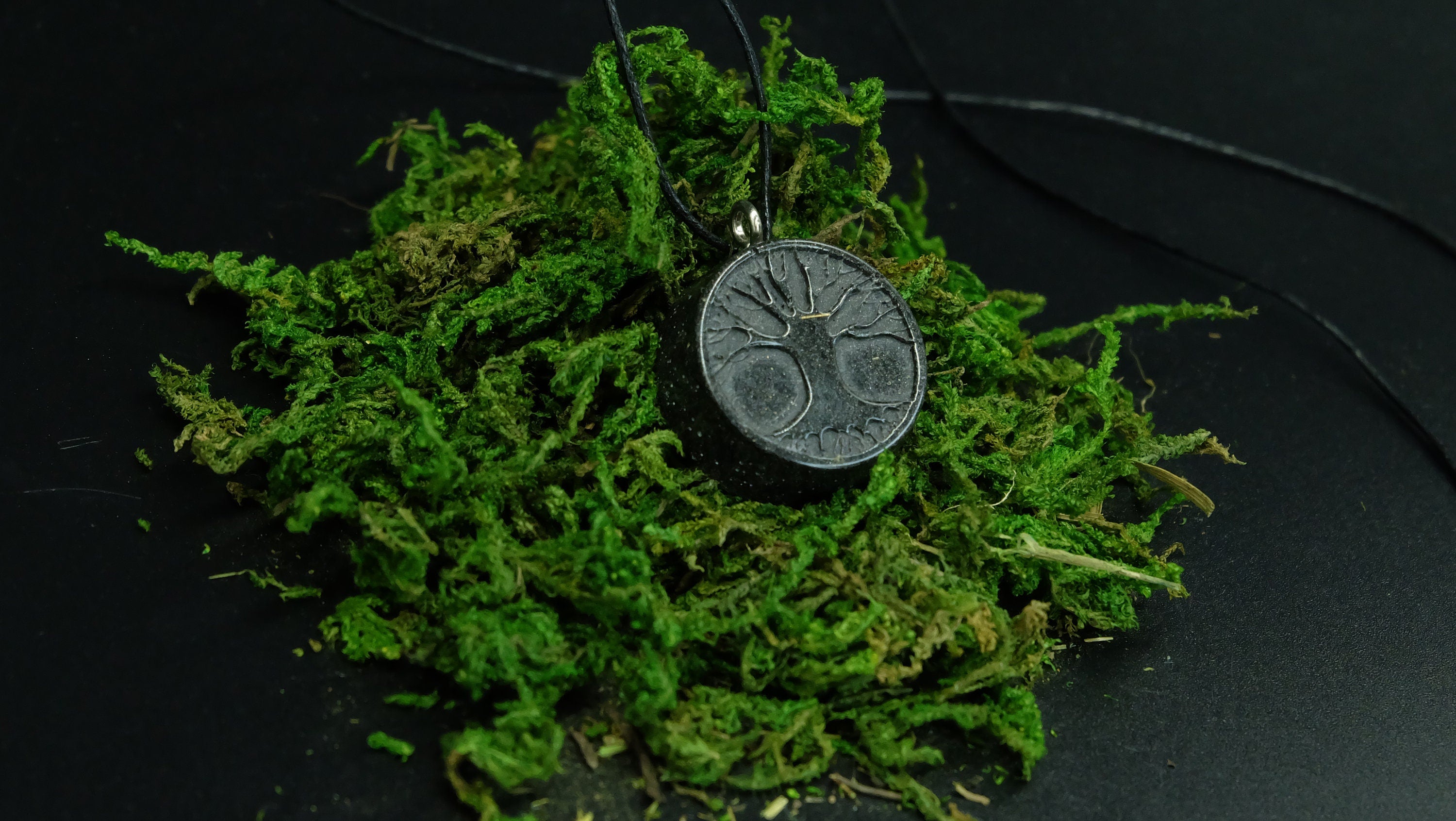 Yggdrasil Baum des Lebens Orgonit Amulett zum Schutz vor 5G und Elektrosmog Naturverbundenheit  Tiere Pflanzen Steine