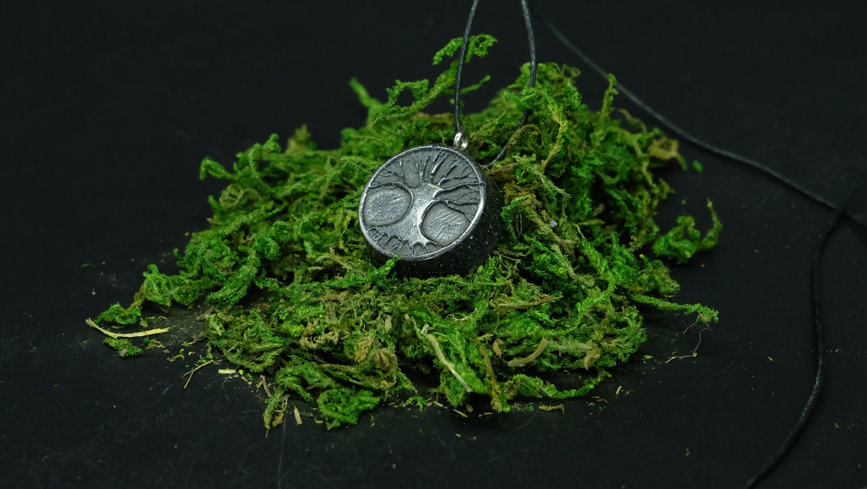 Yggdrasil Baum des Lebens Orgonit Amulett zum Schutz vor 5G und Elektrosmog Naturverbundenheit  Tiere Pflanzen Steine