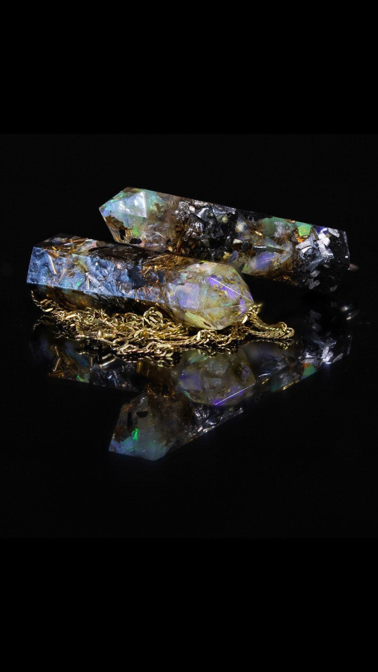 Opal Pendel Anhänger Edelstein Amulett mit echtem Edelopal und 925 Sterling Silber Fassung zur Steigerung von Kreativität und Kraft