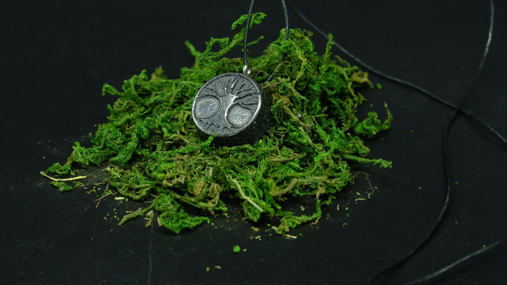 Yggdrasil Baum des Lebens Orgonit Amulett zum Schutz vor 5G und Elektrosmog Naturverbundenheit  Tiere Pflanzen Steine