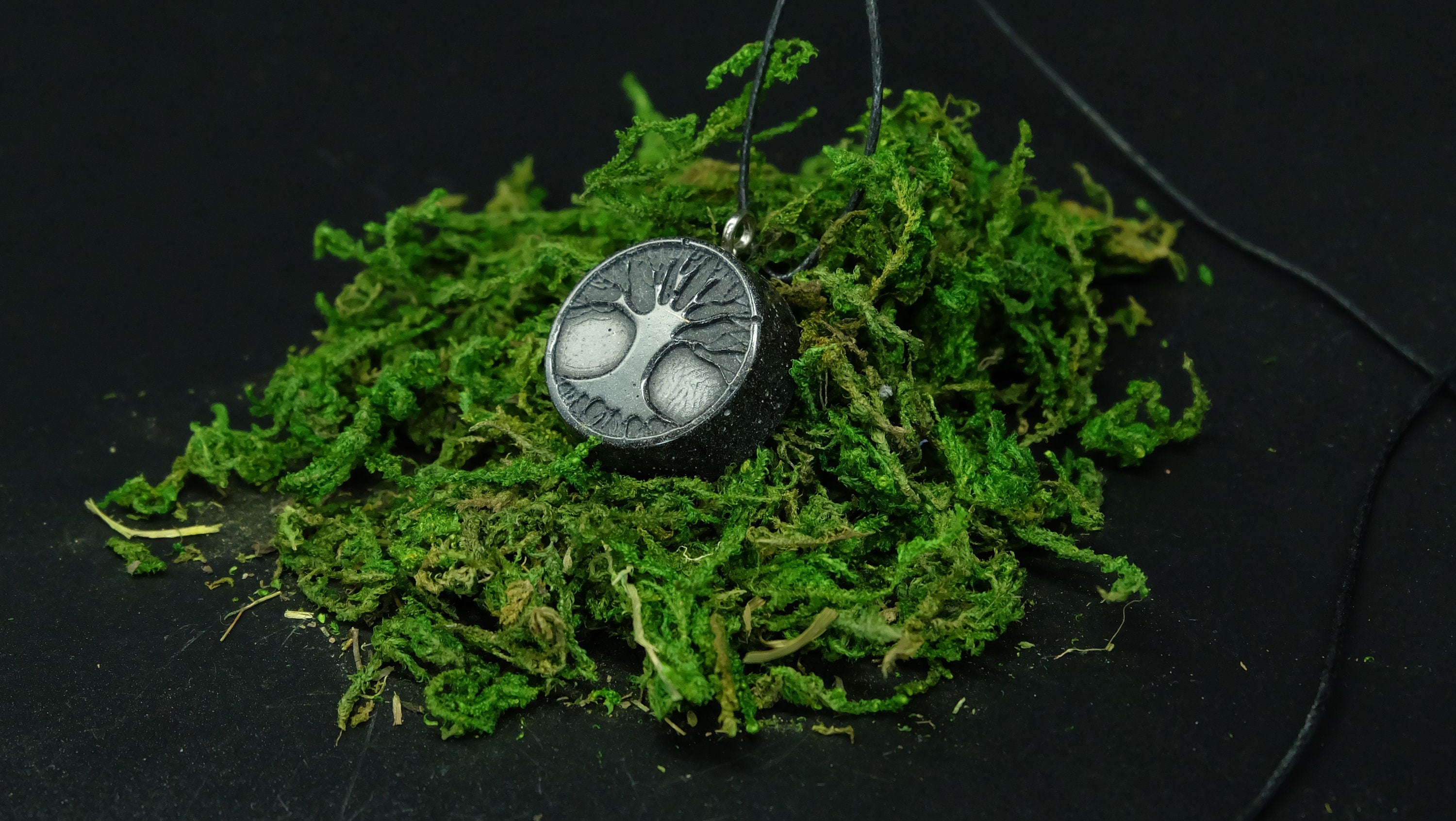 Yggdrasil Baum des Lebens Orgonit Amulett zum Schutz vor 5G und Elektrosmog Naturverbundenheit  Tiere Pflanzen Steine