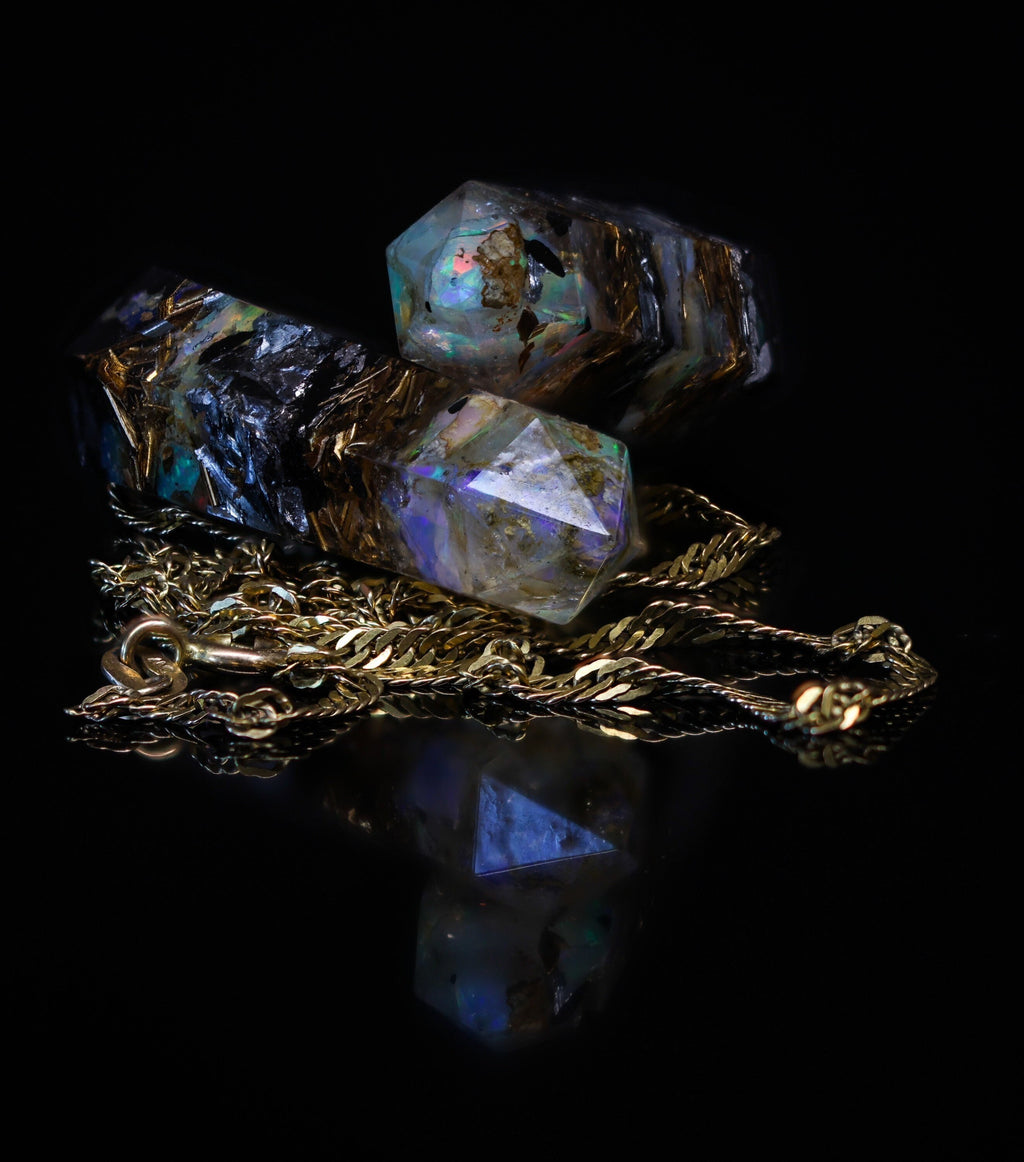 Opal Pendel Anhänger Edelstein Amulett mit echtem Edelopal und 925 Sterling Silber Fassung zur Steigerung von Kreativität und Kraft