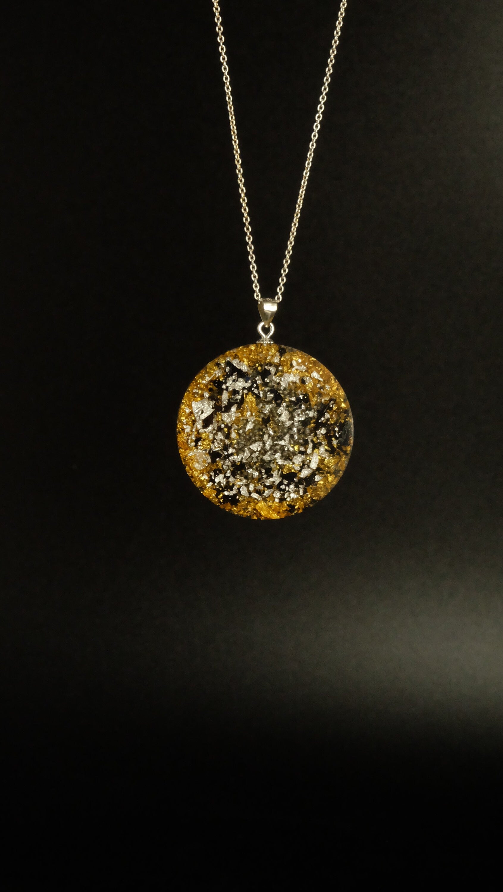 Edelmetall Orgonit Amulett aus Lapislazuli Smaragd oder Thulit mit Gold Platin und Silber