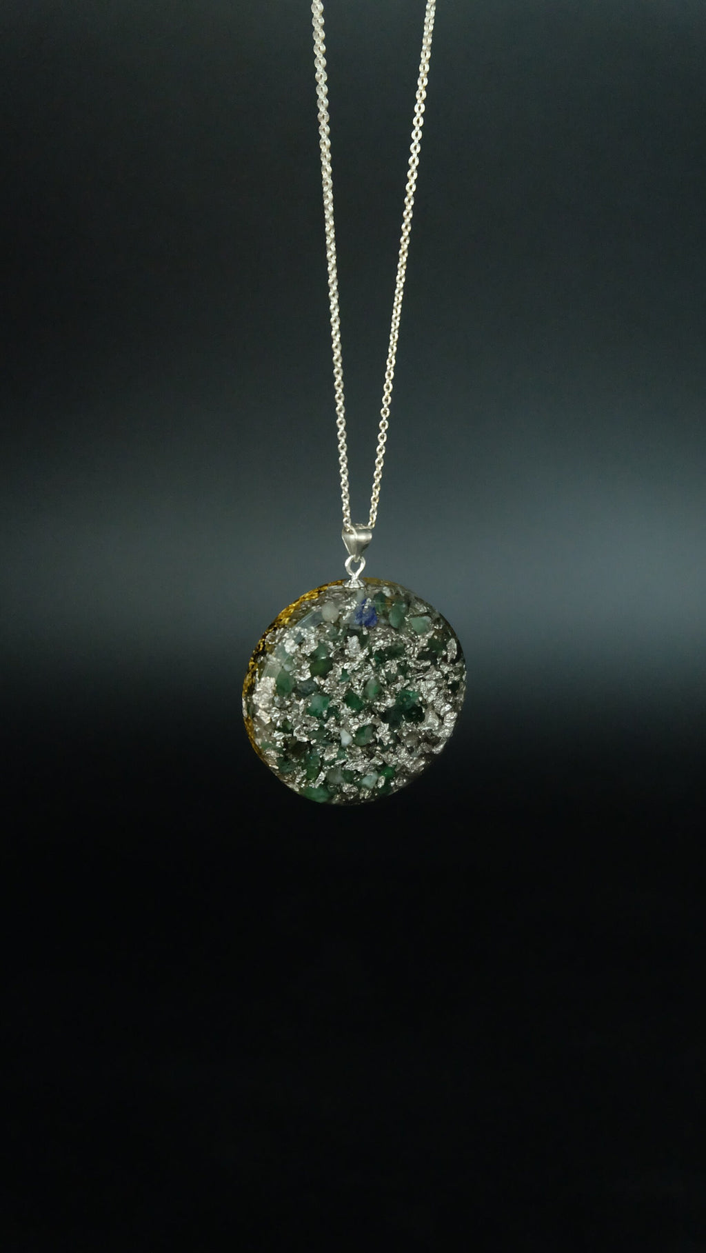 Edelmetall Orgonit Amulett aus Lapislazuli Smaragd oder Thulit mit Gold Platin und Silber