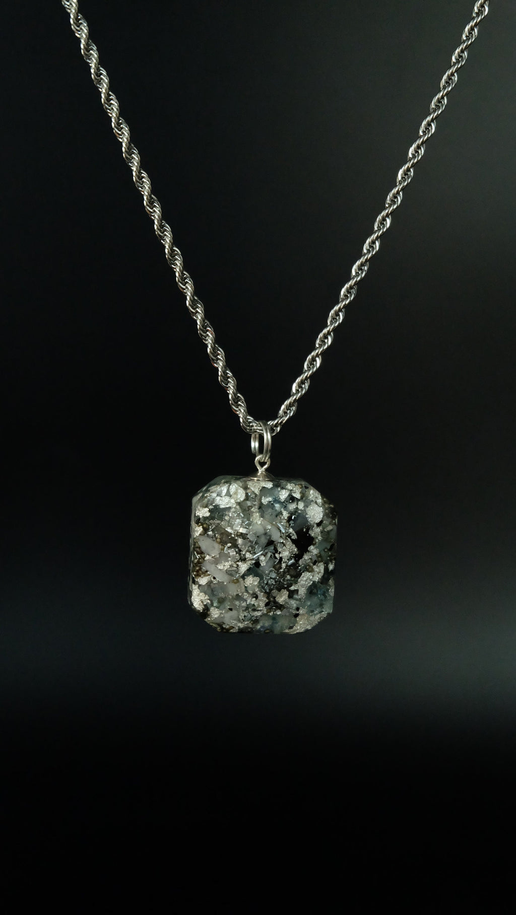 Berggeist® Bergkristall Orgonit Amulett für Schutz mit Blauer Topas Schwarzen Turmalin und Silber