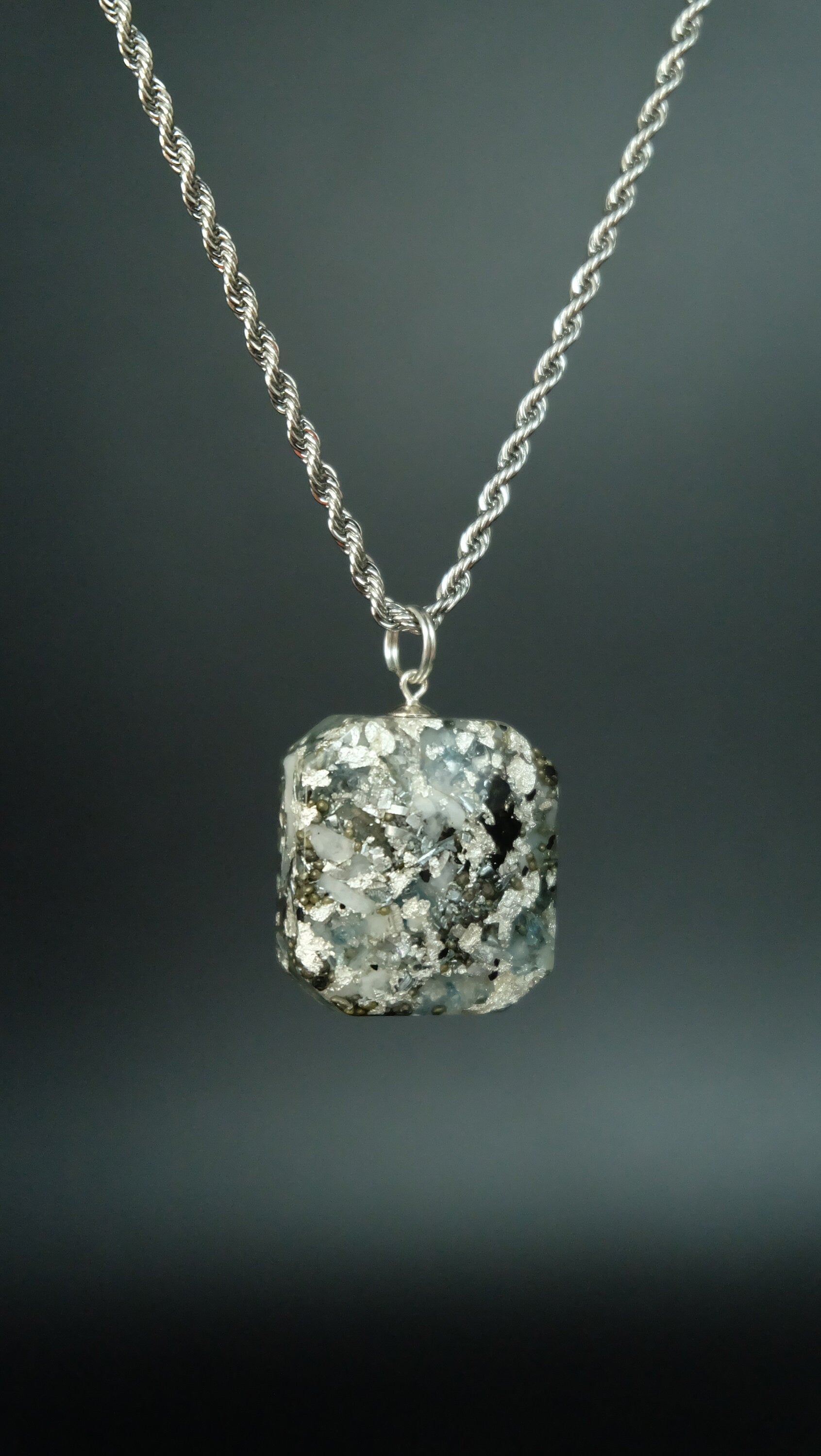 Berggeist® Bergkristall Orgonit Amulett für Schutz mit Blauer Topas Schwarzen Turmalin und Silber