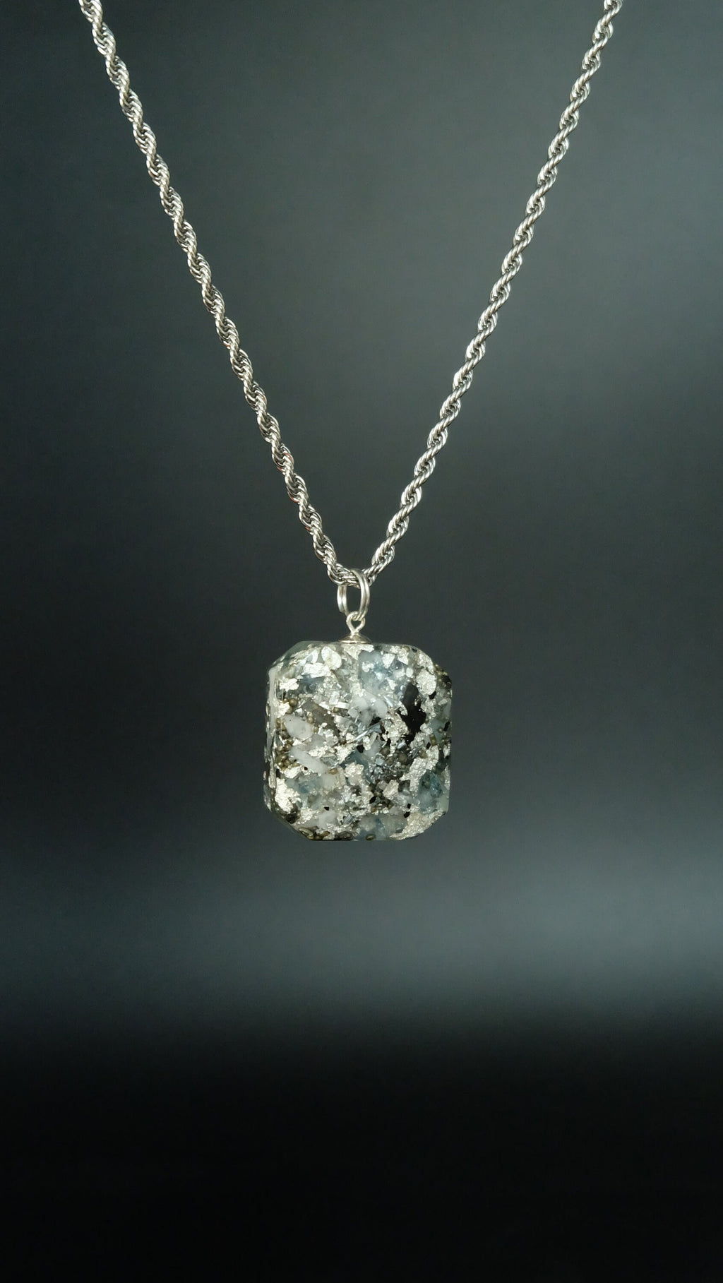 Berggeist® Bergkristall Orgonit Amulett für Schutz mit Blauer Topas Schwarzen Turmalin und Silber