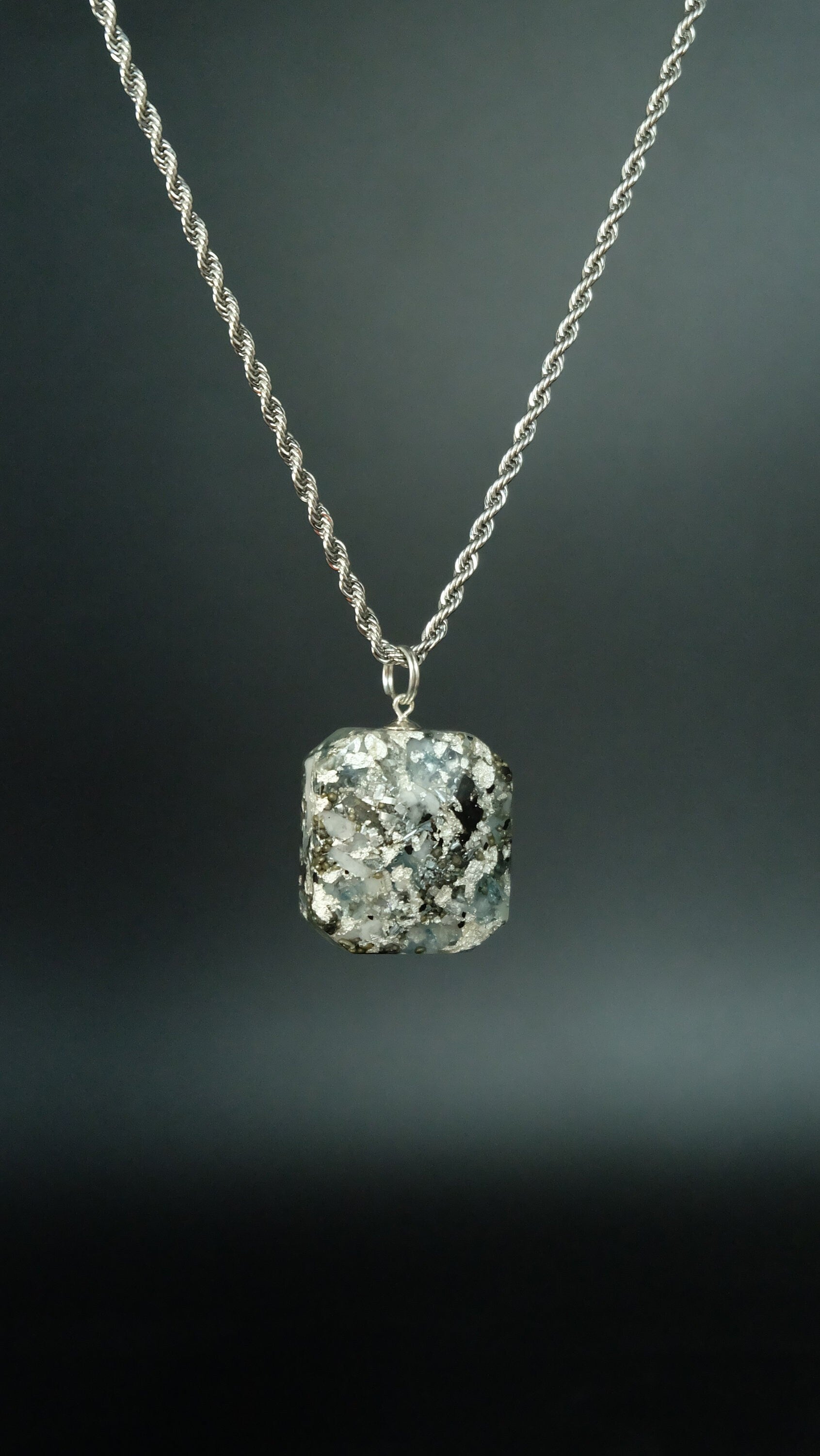 Berggeist® Bergkristall Orgonit Amulett für Schutz mit Blauer Topas Schwarzen Turmalin und Silber