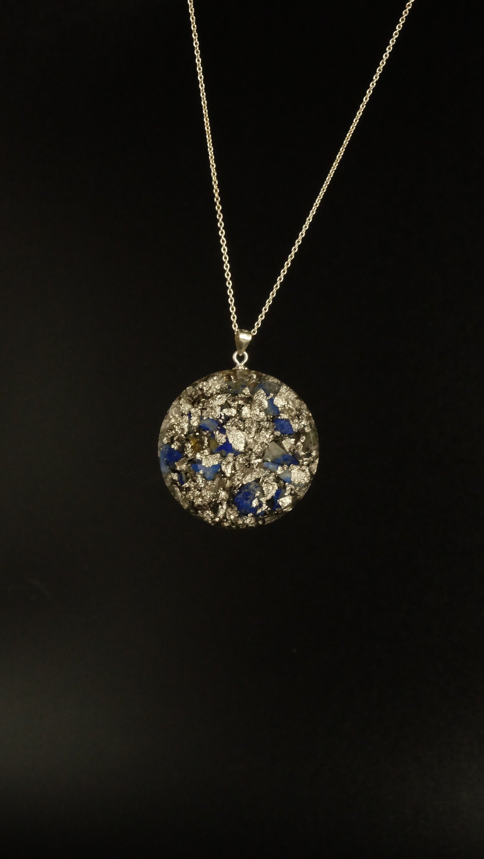 Edelmetall Orgonit Amulett aus Lapislazuli Smaragd oder Thulit mit Gold Platin und Silber