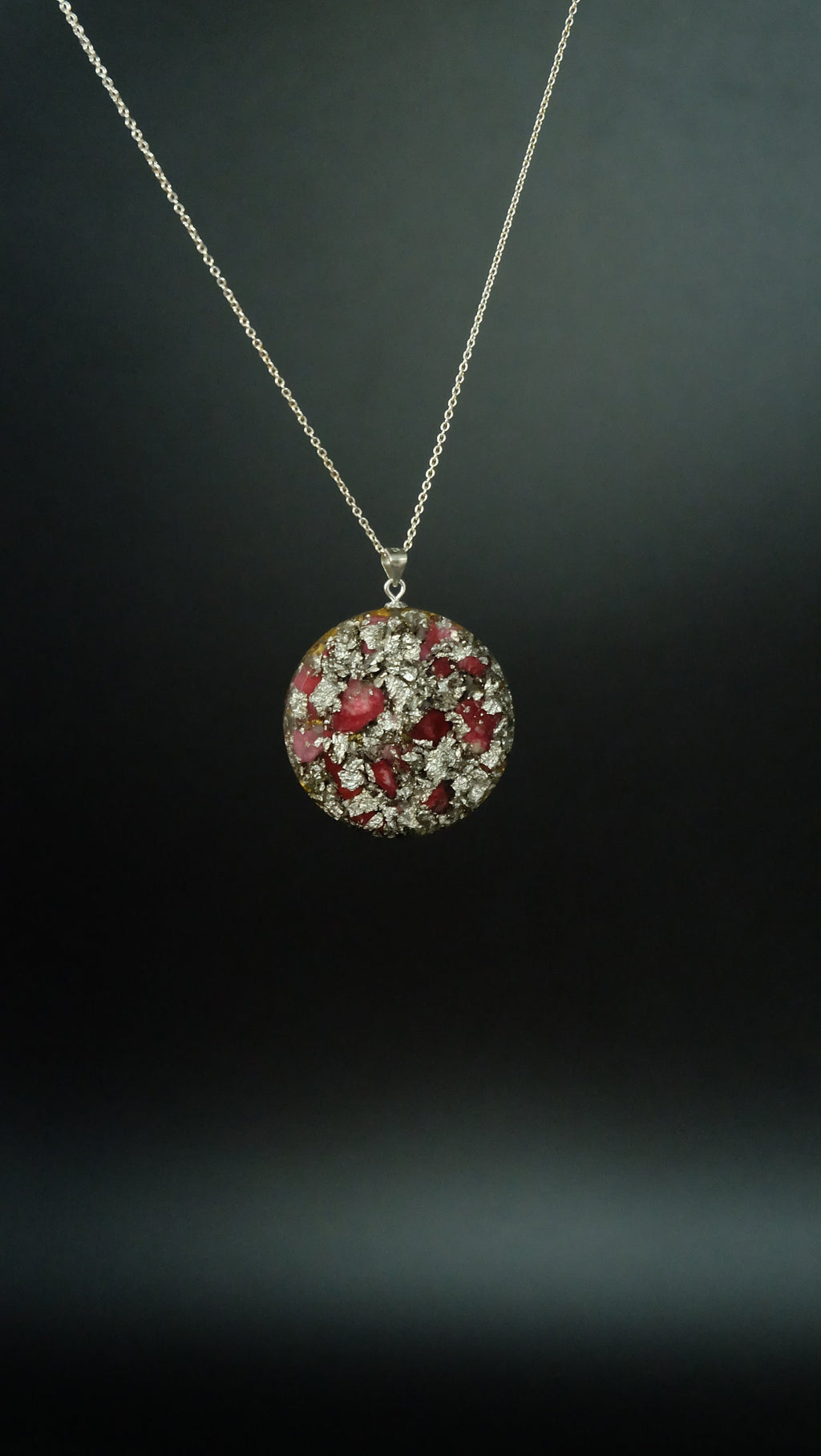 Edelmetall Orgonit Amulett aus Lapislazuli Smaragd oder Thulit mit Gold Platin und Silber