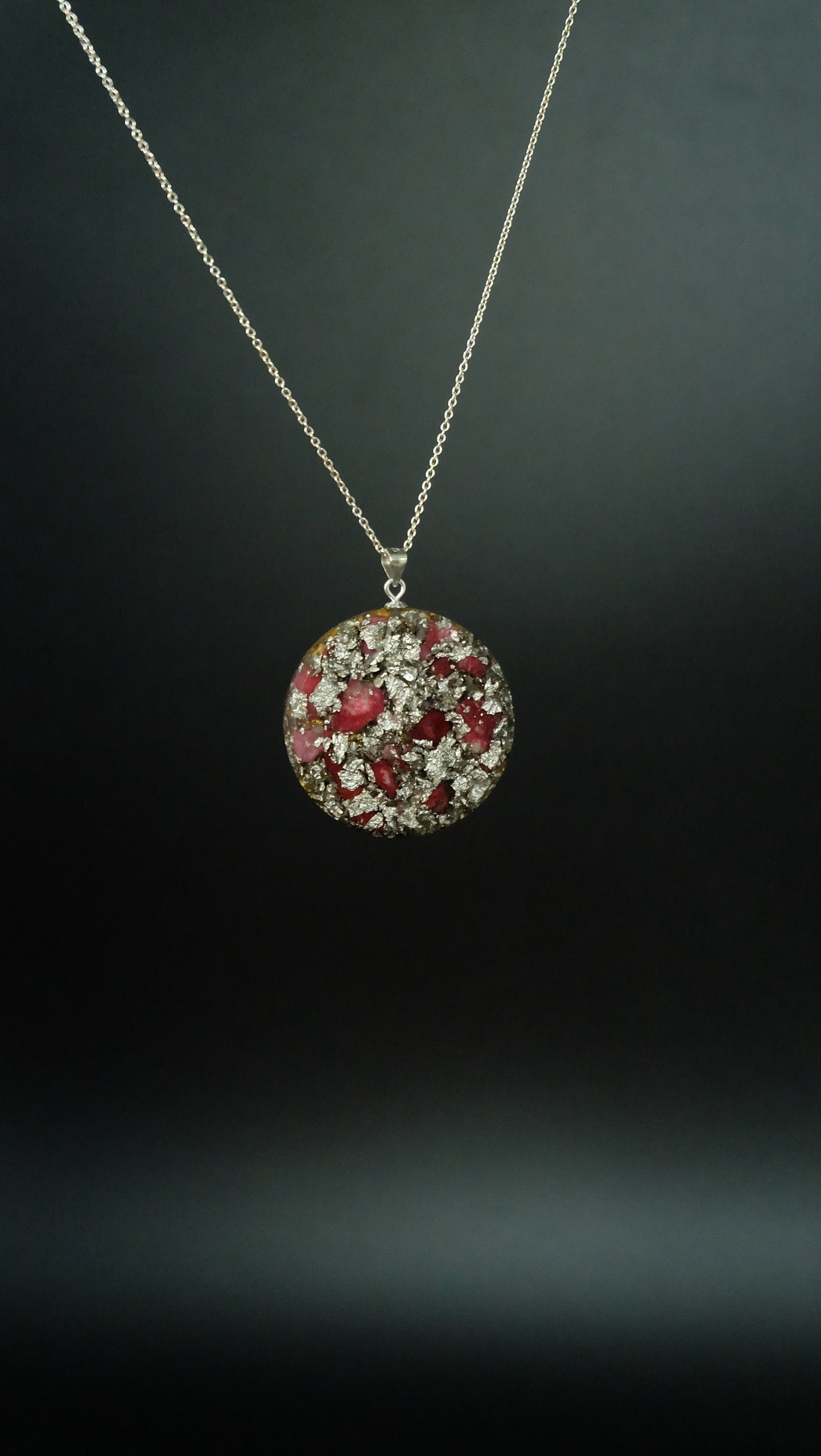 Edelmetall Orgonit Amulett aus Lapislazuli Smaragd oder Thulit mit Gold Platin und Silber