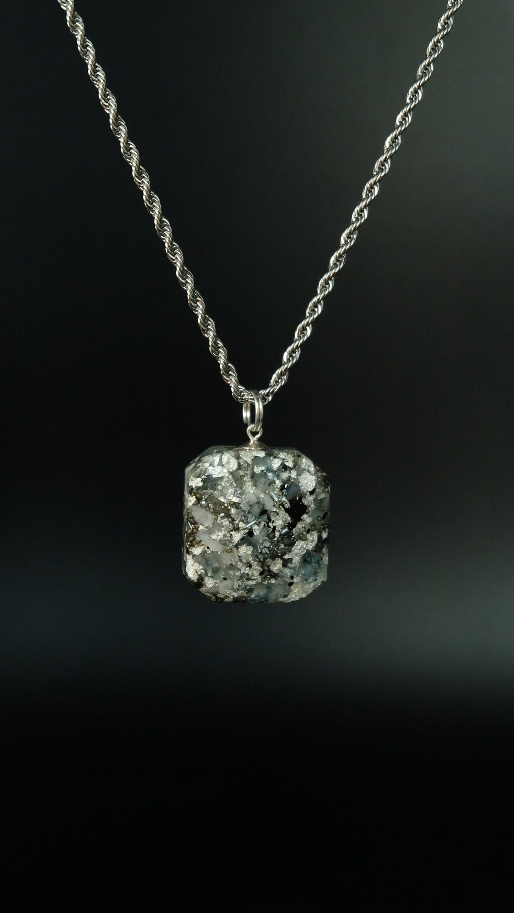 Berggeist® Bergkristall Orgonit Amulett für Schutz mit Blauer Topas Schwarzen Turmalin und Silber