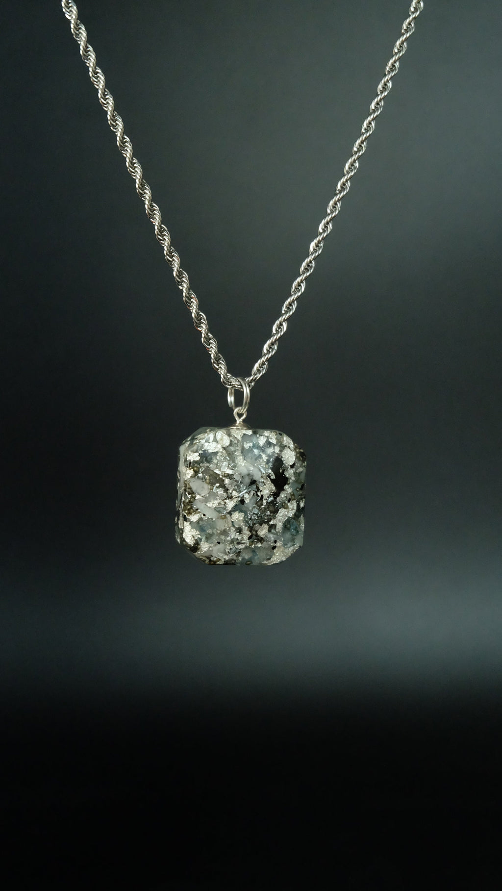 Berggeist® Bergkristall Orgonit Amulett für Schutz mit Blauer Topas Schwarzen Turmalin und Silber