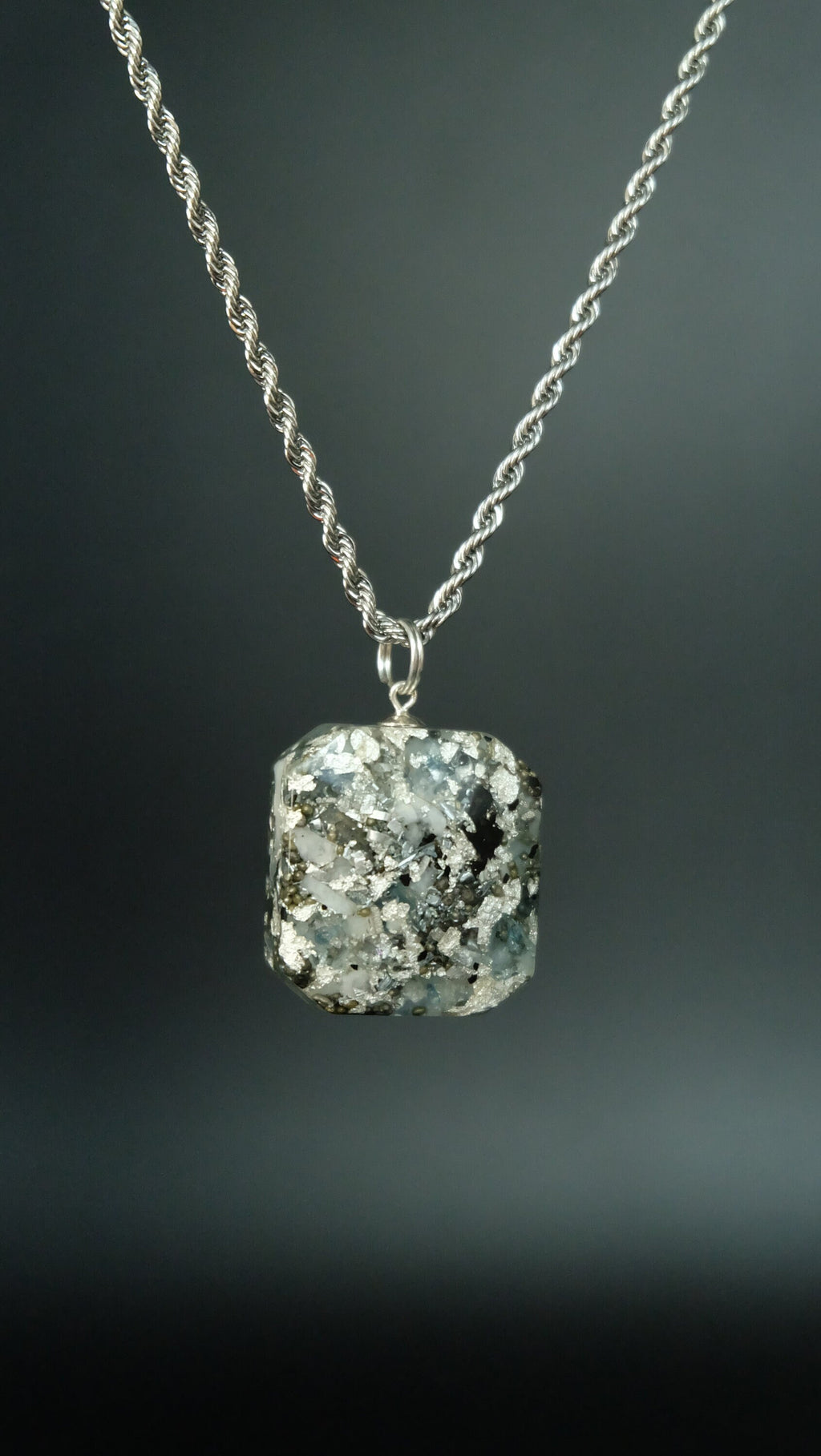 Berggeist® Bergkristall Orgonit Amulett für Schutz mit Blauer Topas Schwarzen Turmalin und Silber