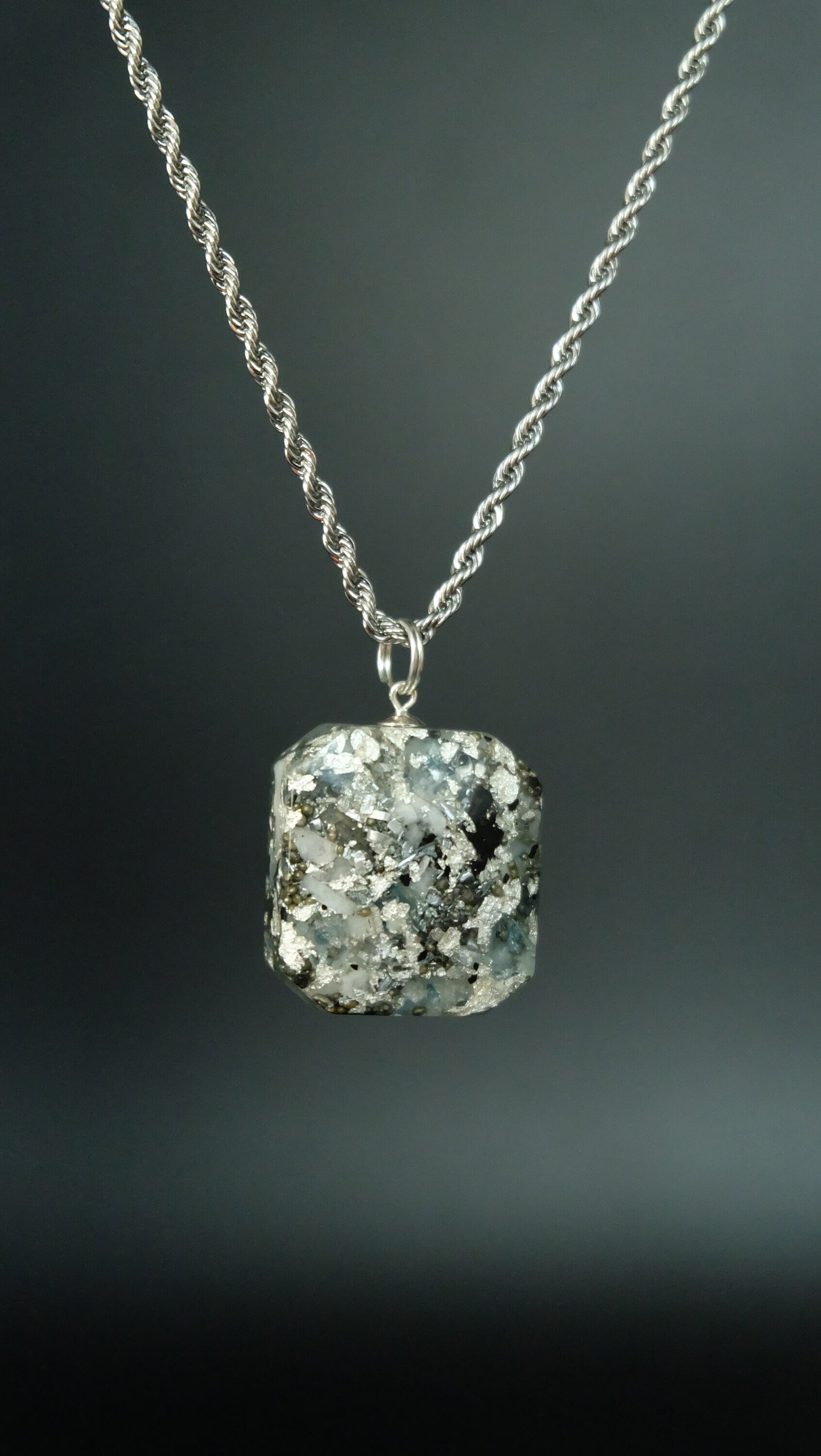 Berggeist® Bergkristall Orgonit Amulett für Schutz mit Blauer Topas Schwarzen Turmalin und Silber