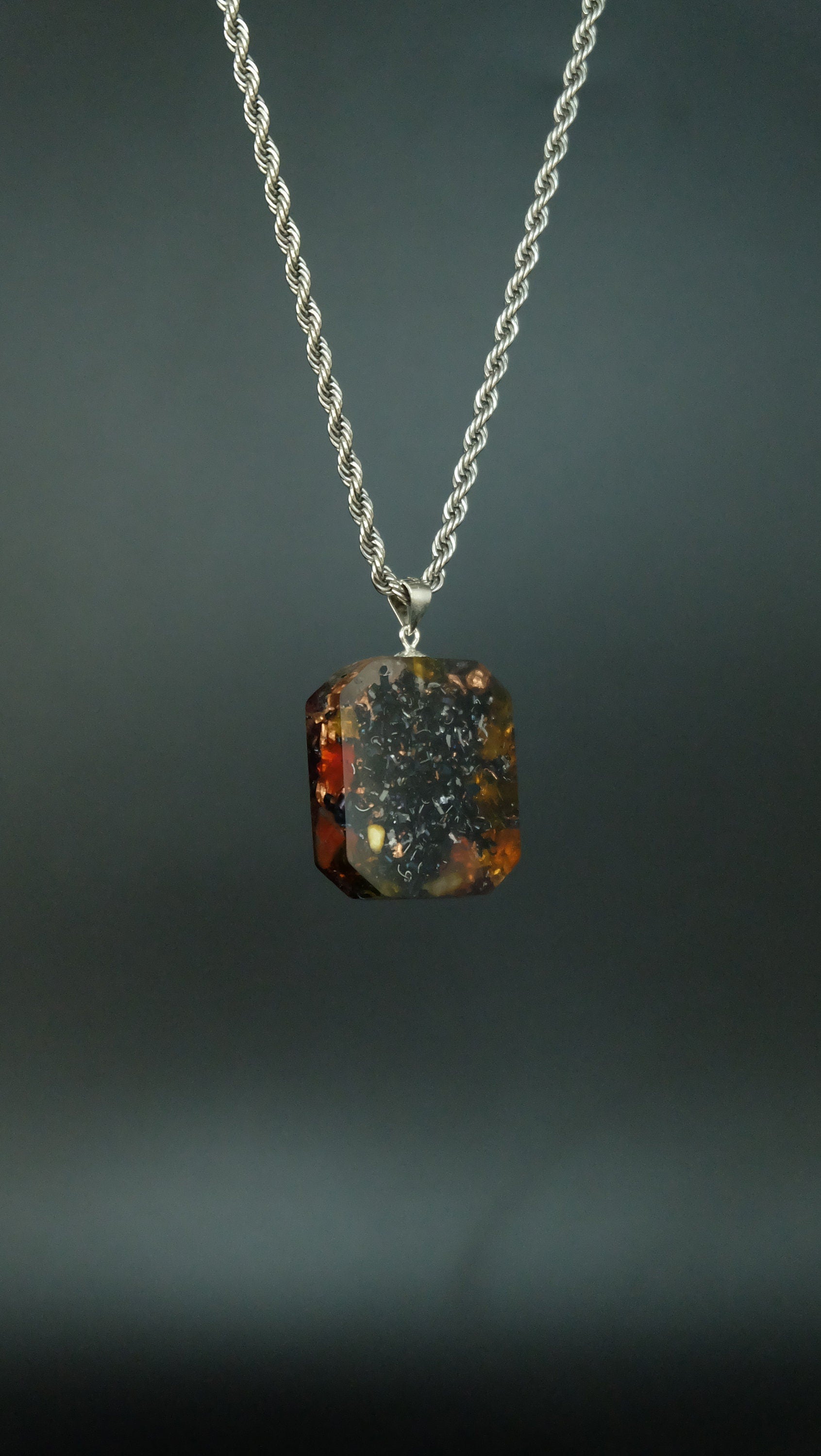 Feuergeist Orgonit Amulett aus Granat Karneol Bernstein und Kupfer