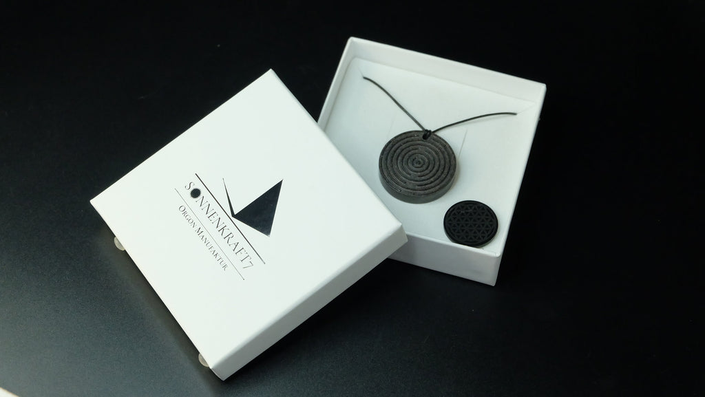 EMF Schutz-Set aus einem Brain 5G Amulett und einem Schungit Strahlenschutz Chip nach Auswahl von Sonnenkraft7®