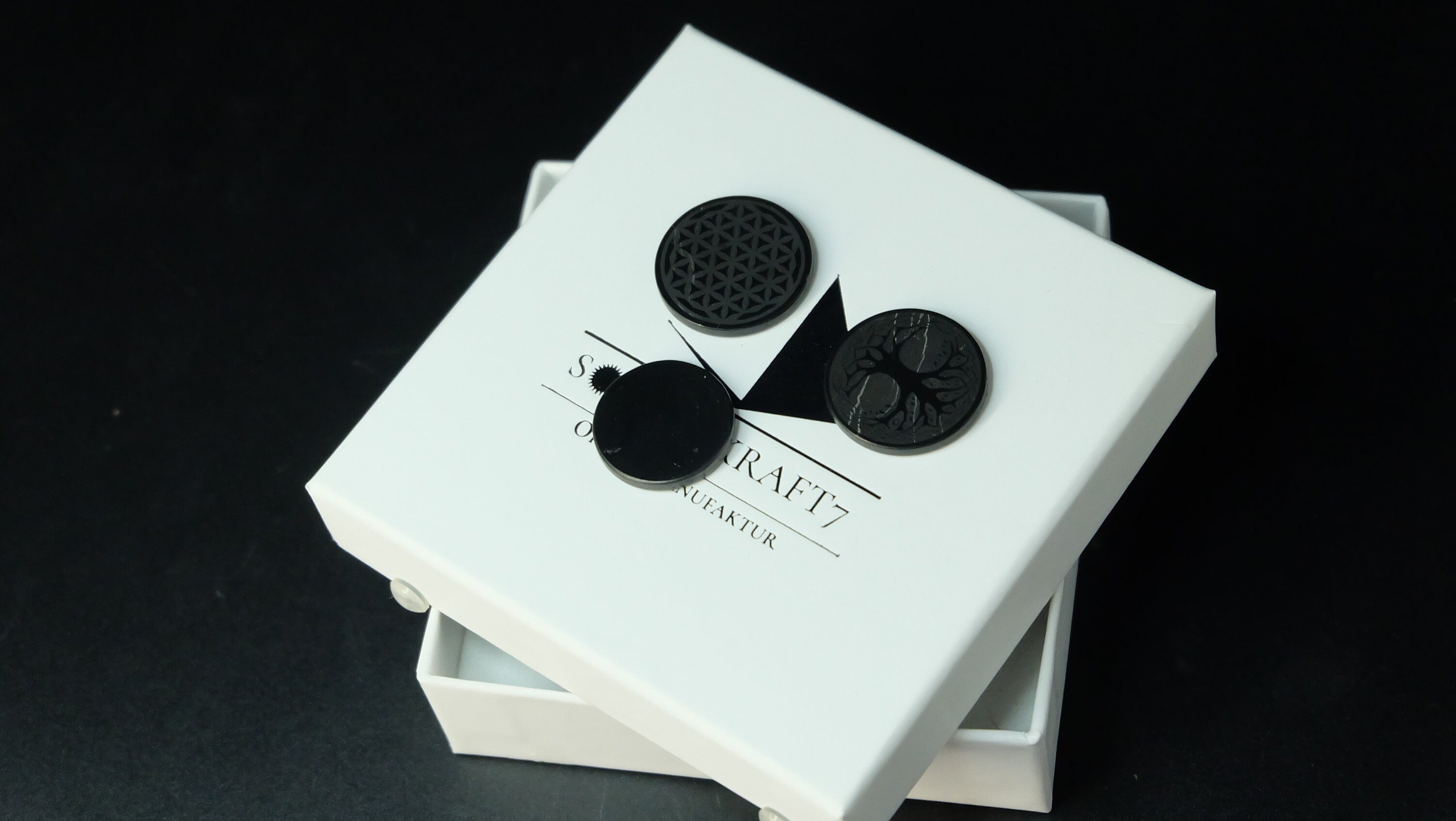 EMF Schutz-Set aus einem Brain 5G Amulett und einem Schungit Strahlenschutz Chip nach Auswahl von Sonnenkraft7®