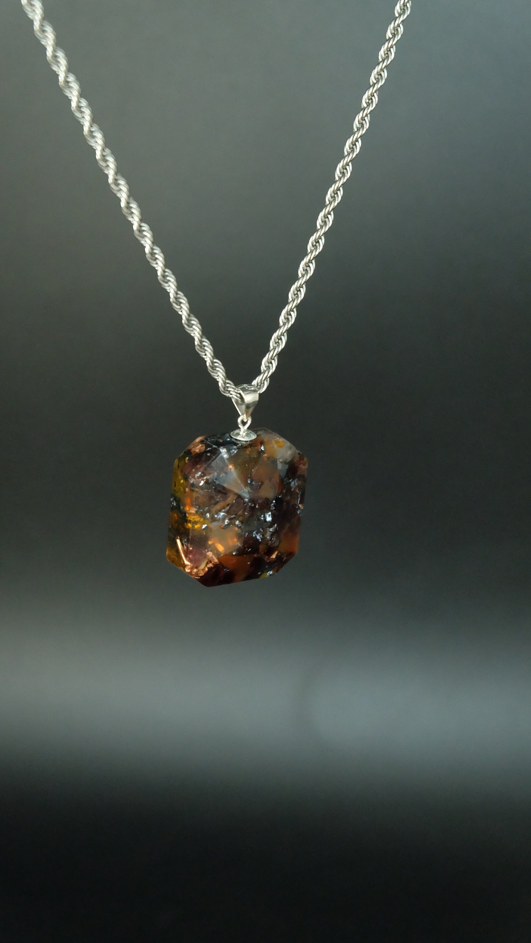Feuergeist Orgonit Amulett aus Granat Karneol Bernstein und Kupfer
