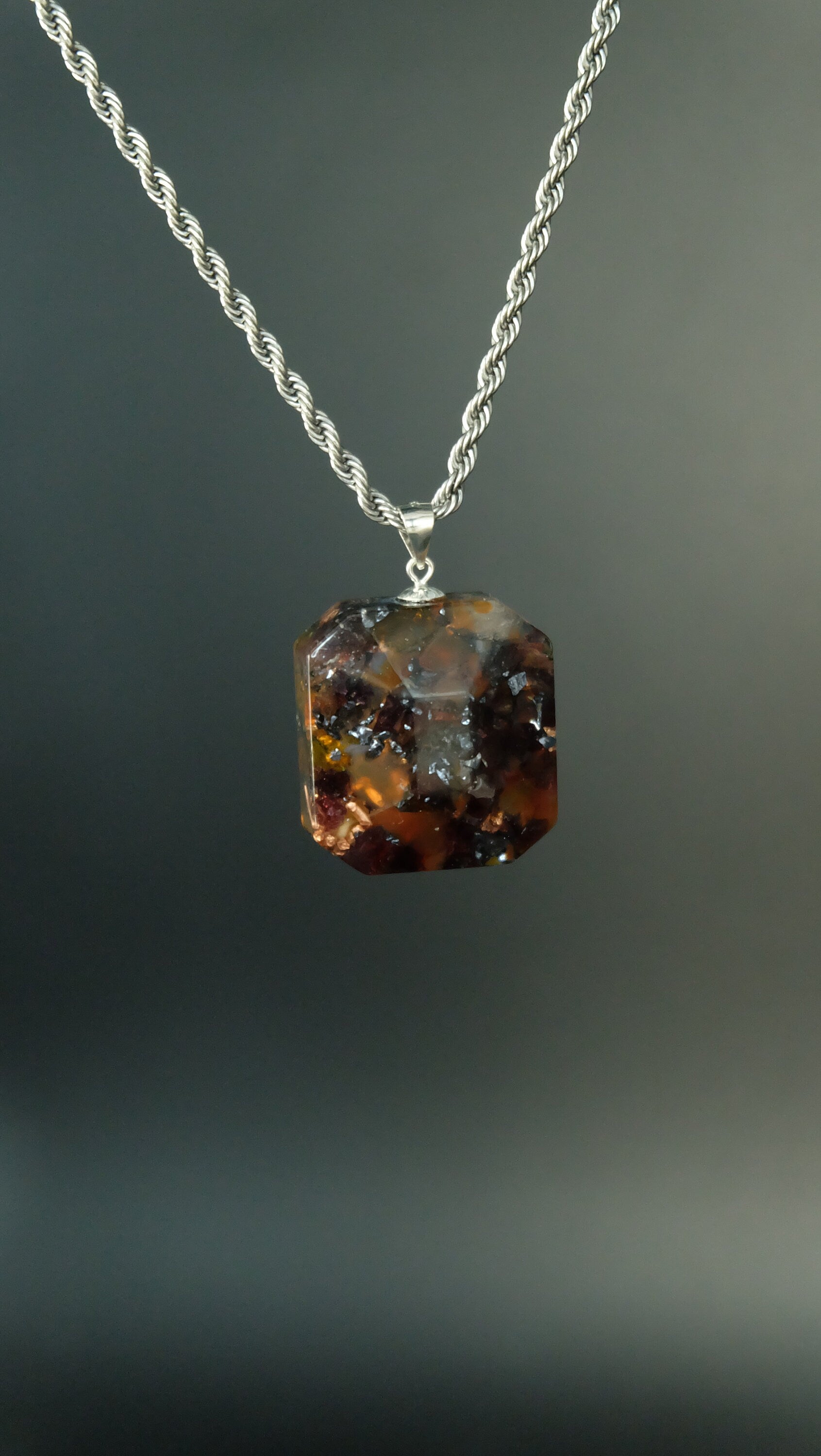 Feuergeist Orgonit Amulett aus Granat Karneol Bernstein und Kupfer