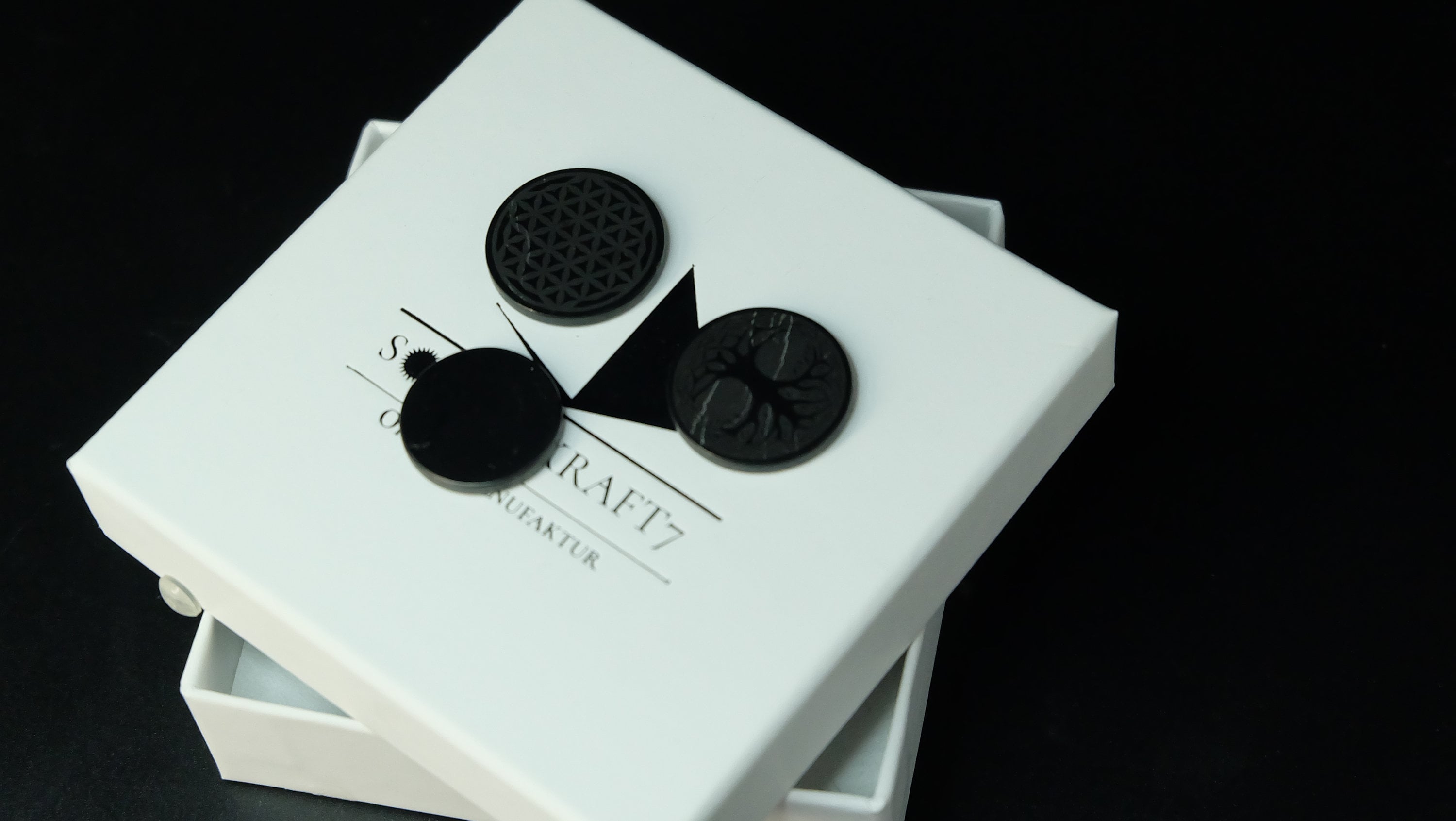 EMF Schutz-Set aus einem Brain 5G Amulett und einem Schungit Strahlenschutz Chip nach Auswahl von Sonnenkraft7®