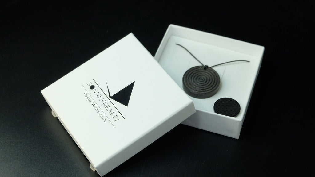 EMF Schutz-Set aus einem Brain 5G Amulett und einem Schungit Strahlenschutz Chip nach Auswahl von Sonnenkraft7®