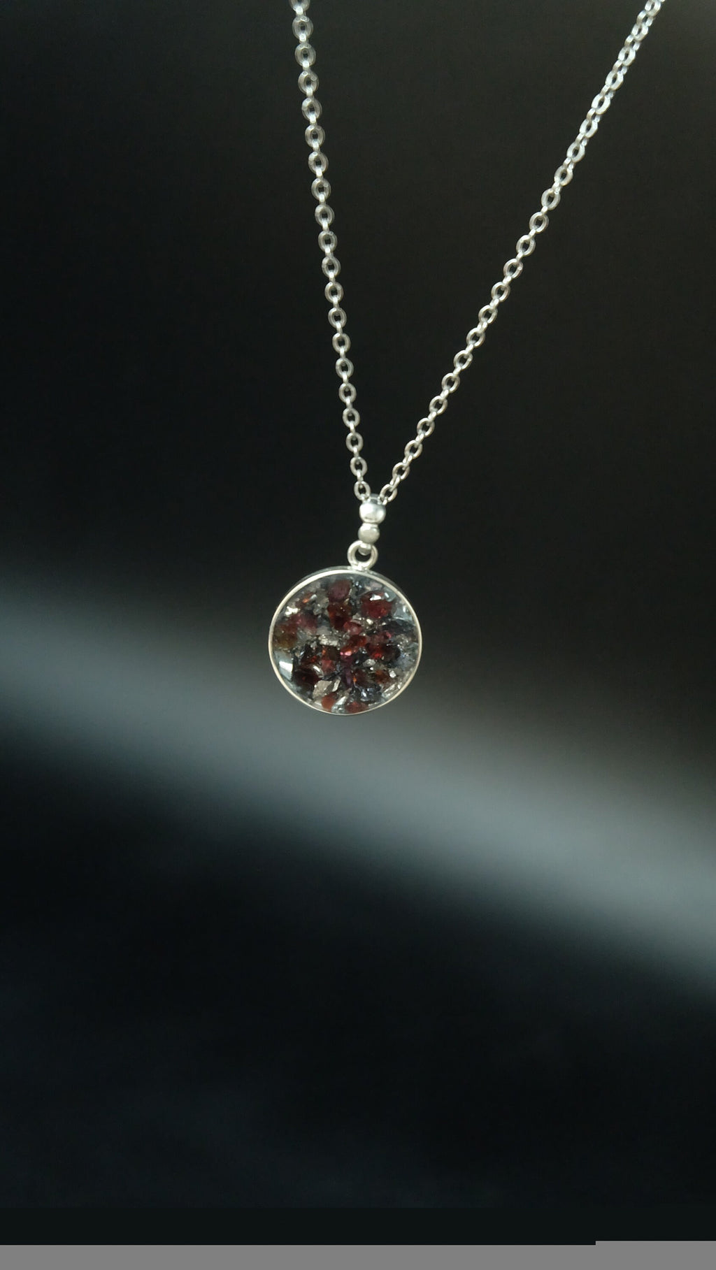 Atlantis® 925 Sterling Silber Amulett aus Edelsteinen und hochwertigen Metallen wie Granat und Silizium DM 20mm