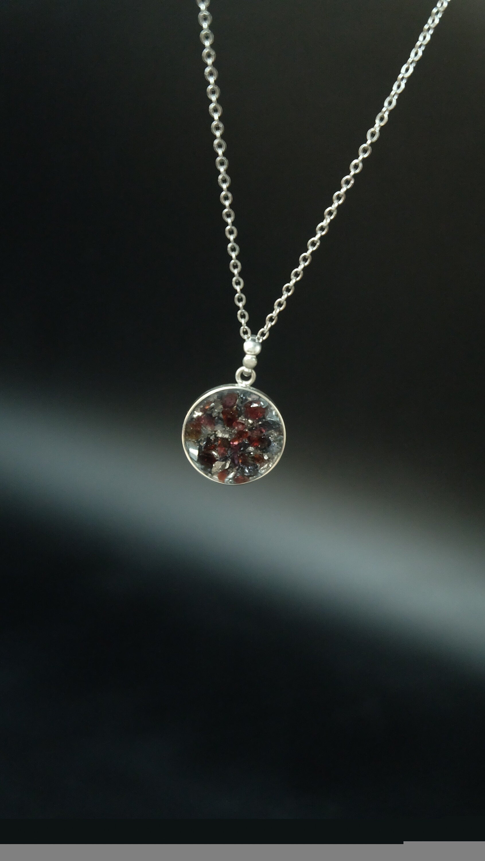 Atlantis® 925 Sterling Silber Amulett aus Edelsteinen und hochwertigen Metallen wie Granat und Silizium DM 20mm