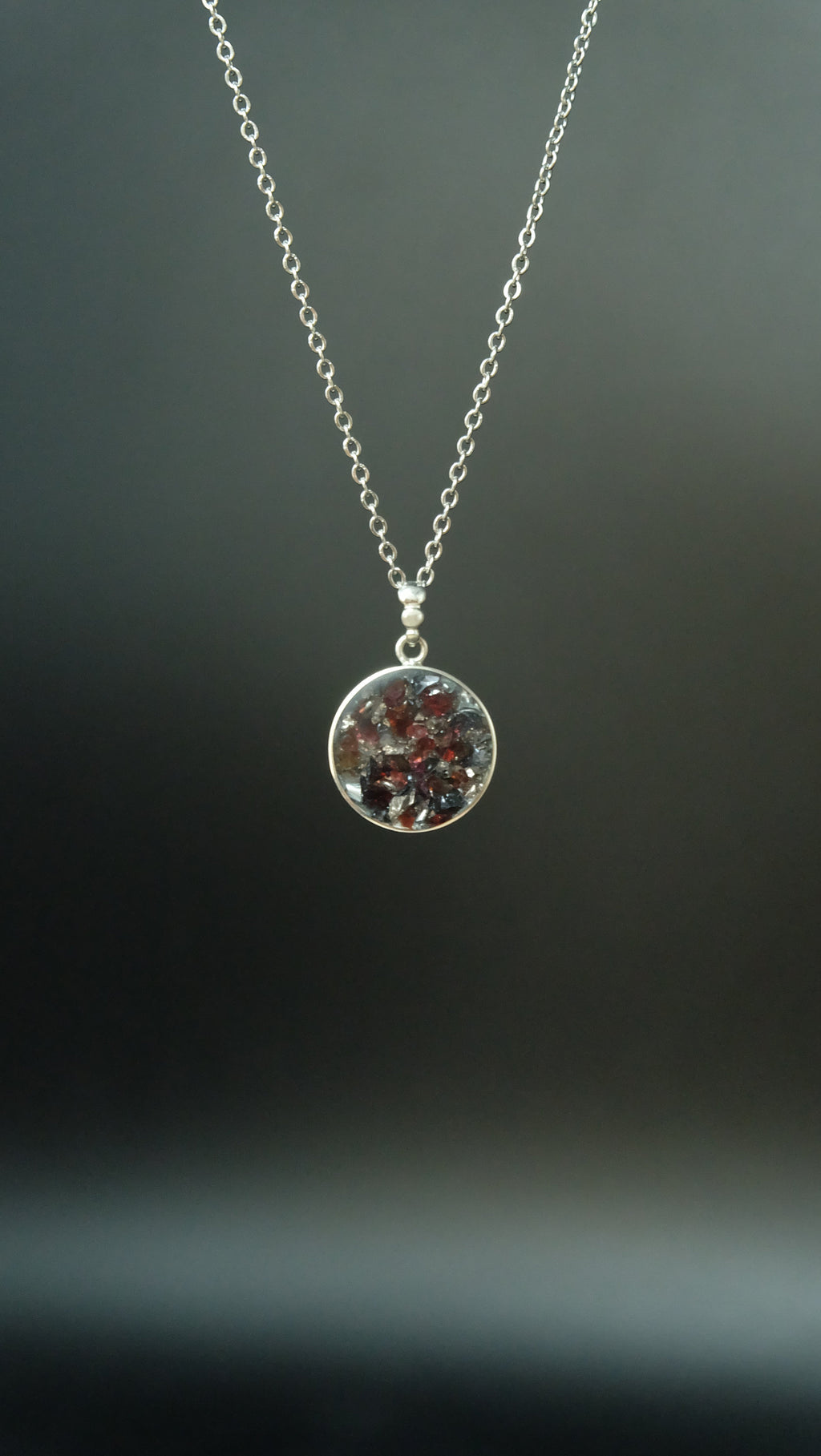 Atlantis® 925 Sterling Silber Amulett aus Edelsteinen und hochwertigen Metallen wie Granat und Silizium DM 20mm