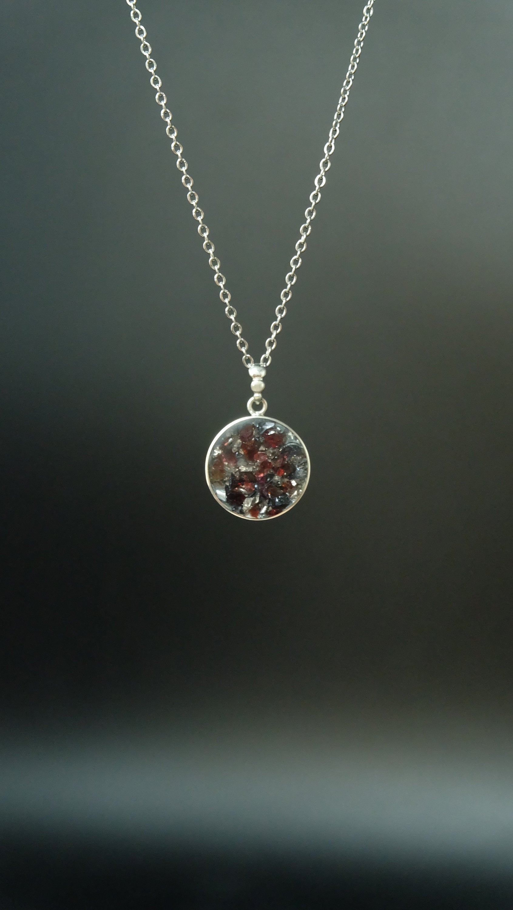Atlantis® 925 Sterling Silber Amulett aus Edelsteinen und hochwertigen Metallen wie Granat und Silizium DM 20mm