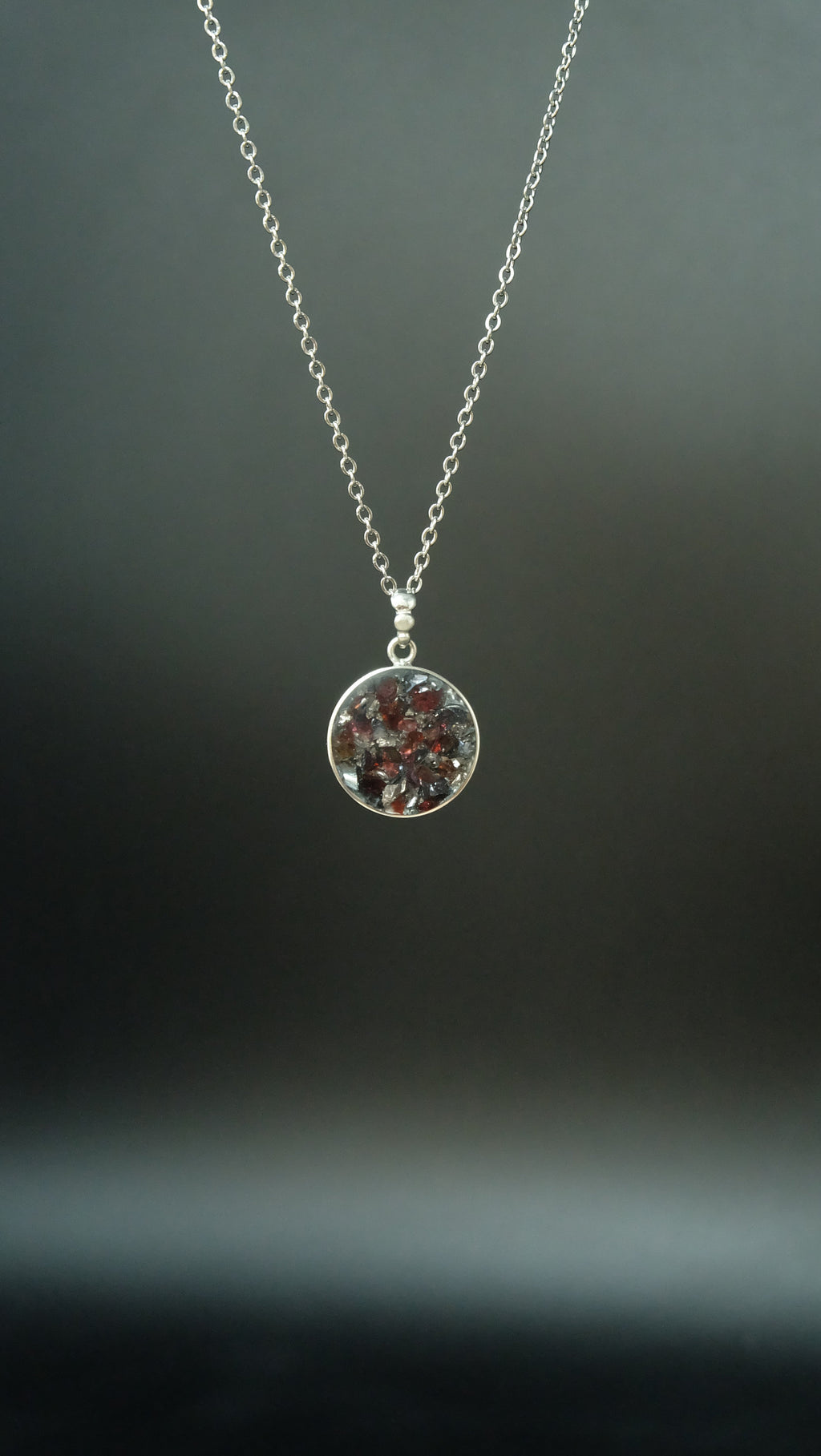 Atlantis® 925 Sterling Silber Amulett aus Edelsteinen und hochwertigen Metallen wie Granat und Silizium DM 20mm