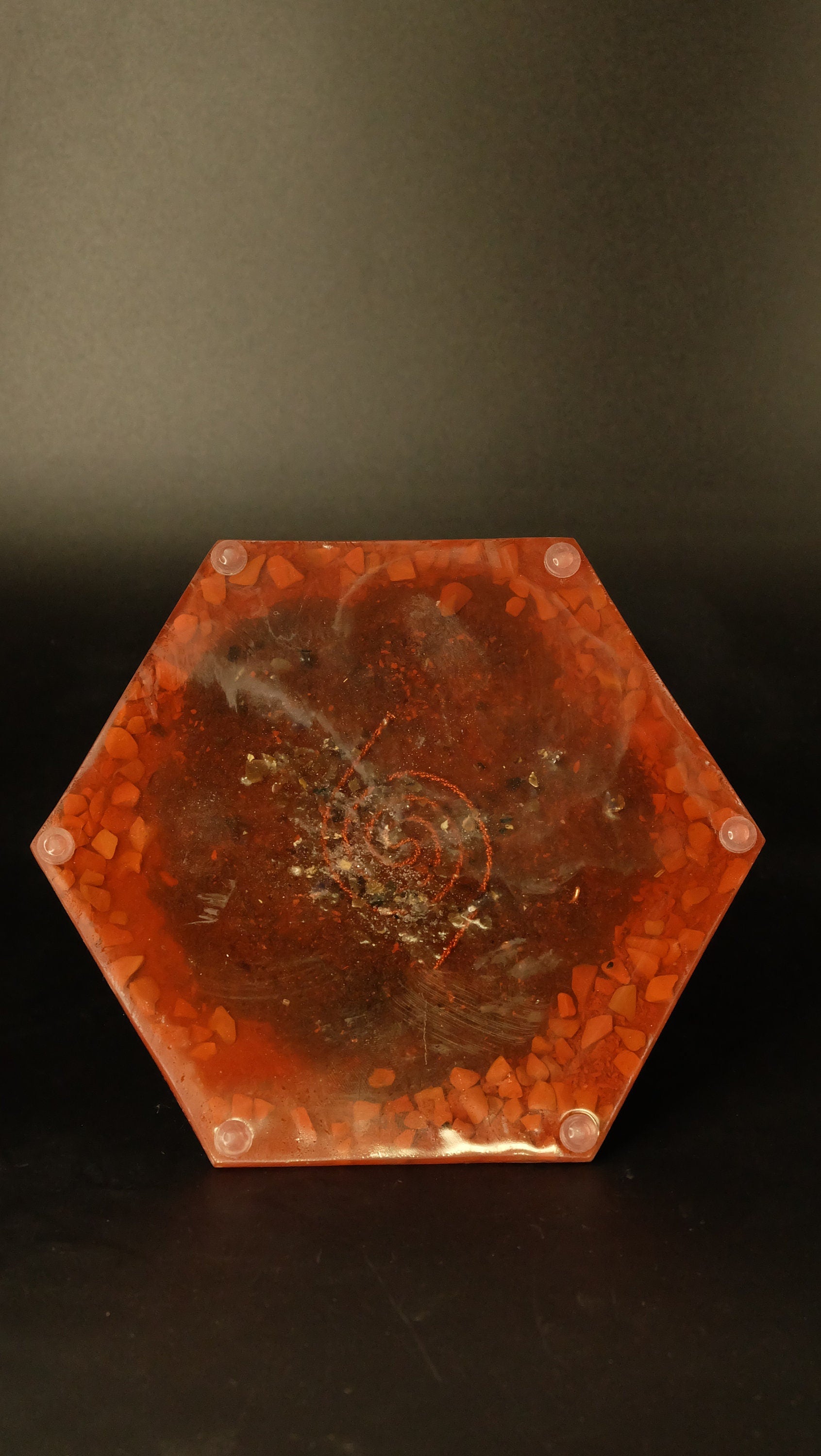 Chakra Orgonit Pyramide aus verschiedenen Edelsteinen für Harmonie und Chakra Aktivierung Harmonisierung und Klärung von schädlichen Emfs