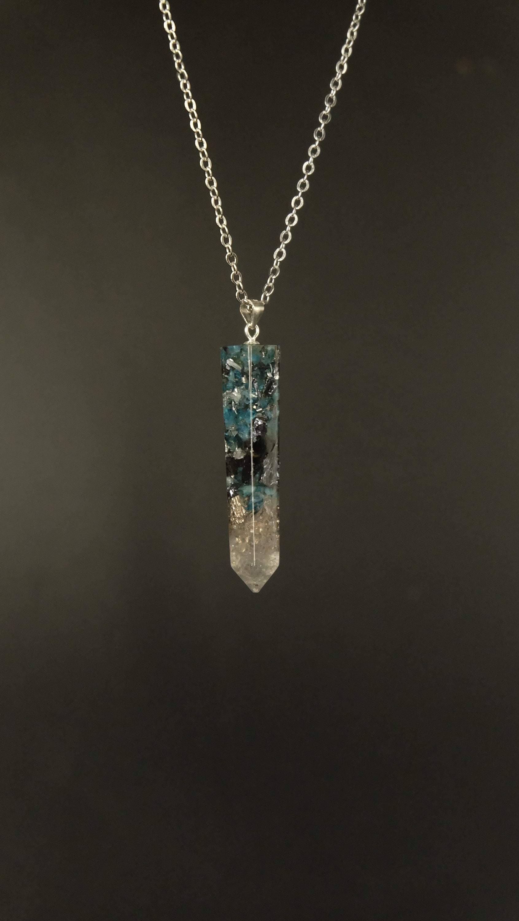 Obelisk Orgonit Amulett mit Apatit und Silizium 925 Sterling Silber