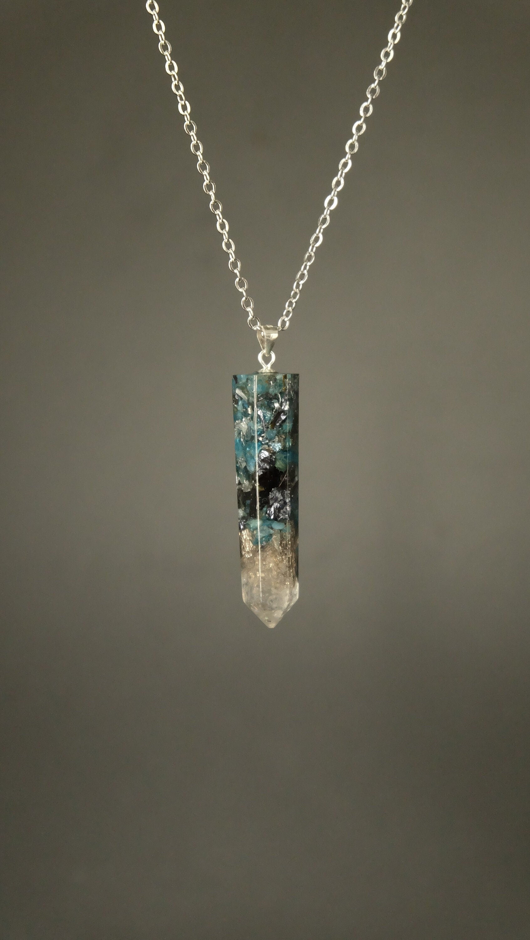 Obelisk Orgonit Amulett mit Apatit und Silizium 925 Sterling Silber