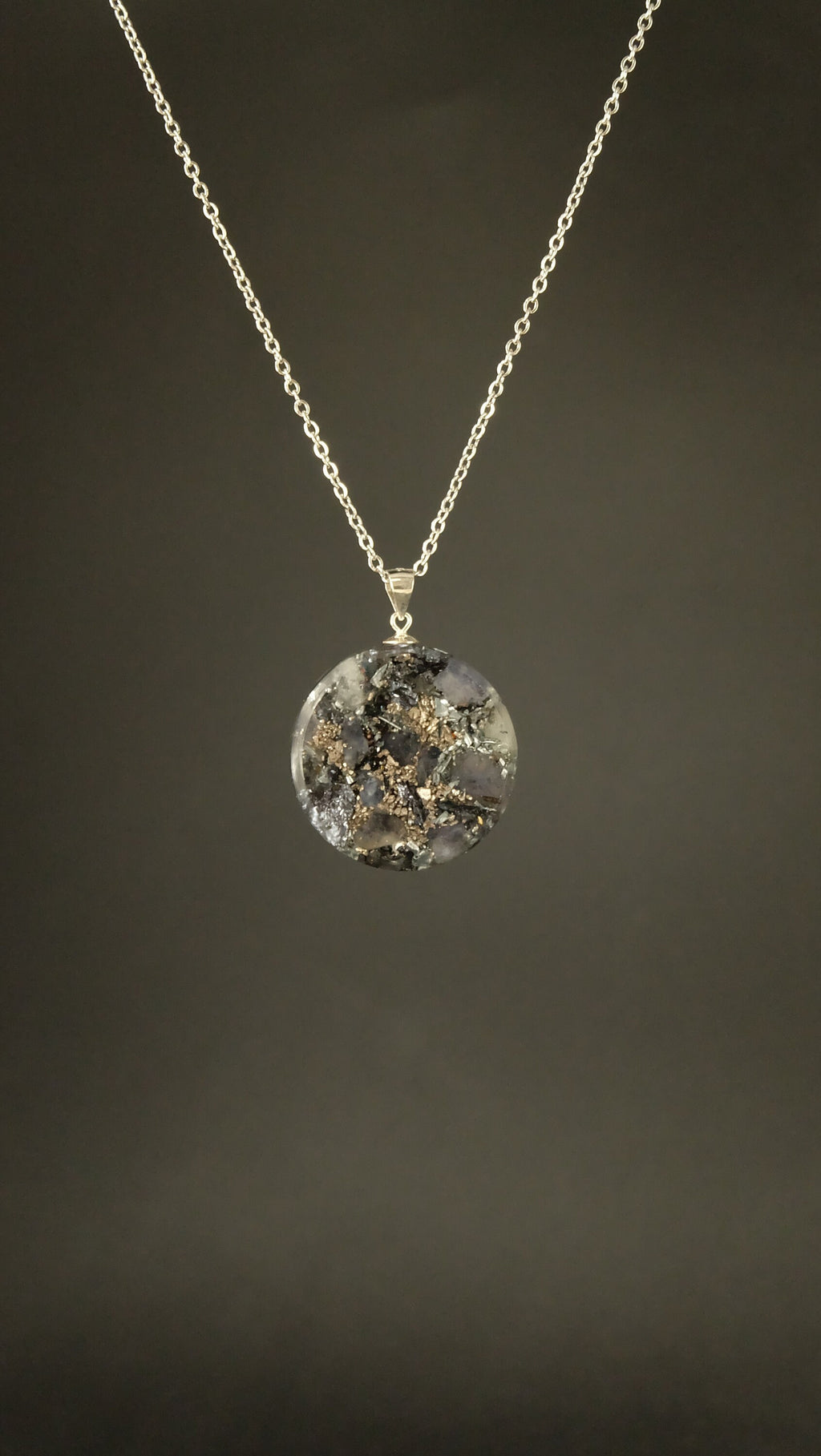 Orgonit Amulett mit Iolith Aquamarin und Silizium von Hand gefertigt mit DM 30mm in 925 Sterling Silber