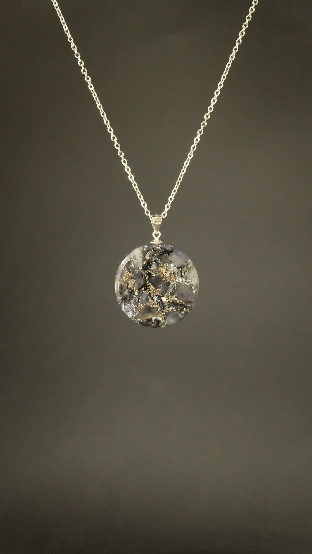 Orgonit Amulett mit Iolith Aquamarin und Silizium von Hand gefertigt mit DM 30mm in 925 Sterling Silber
