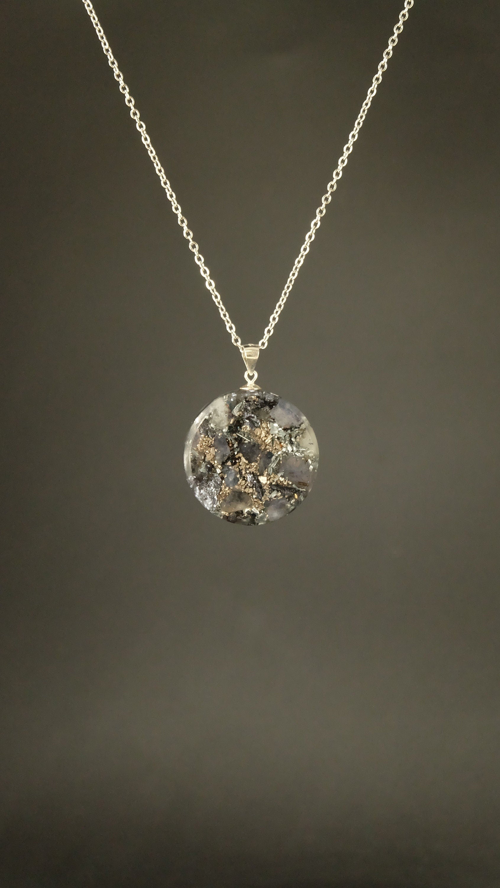 Orgonit Amulett mit Iolith Aquamarin und Silizium von Hand gefertigt mit DM 30mm in 925 Sterling Silber