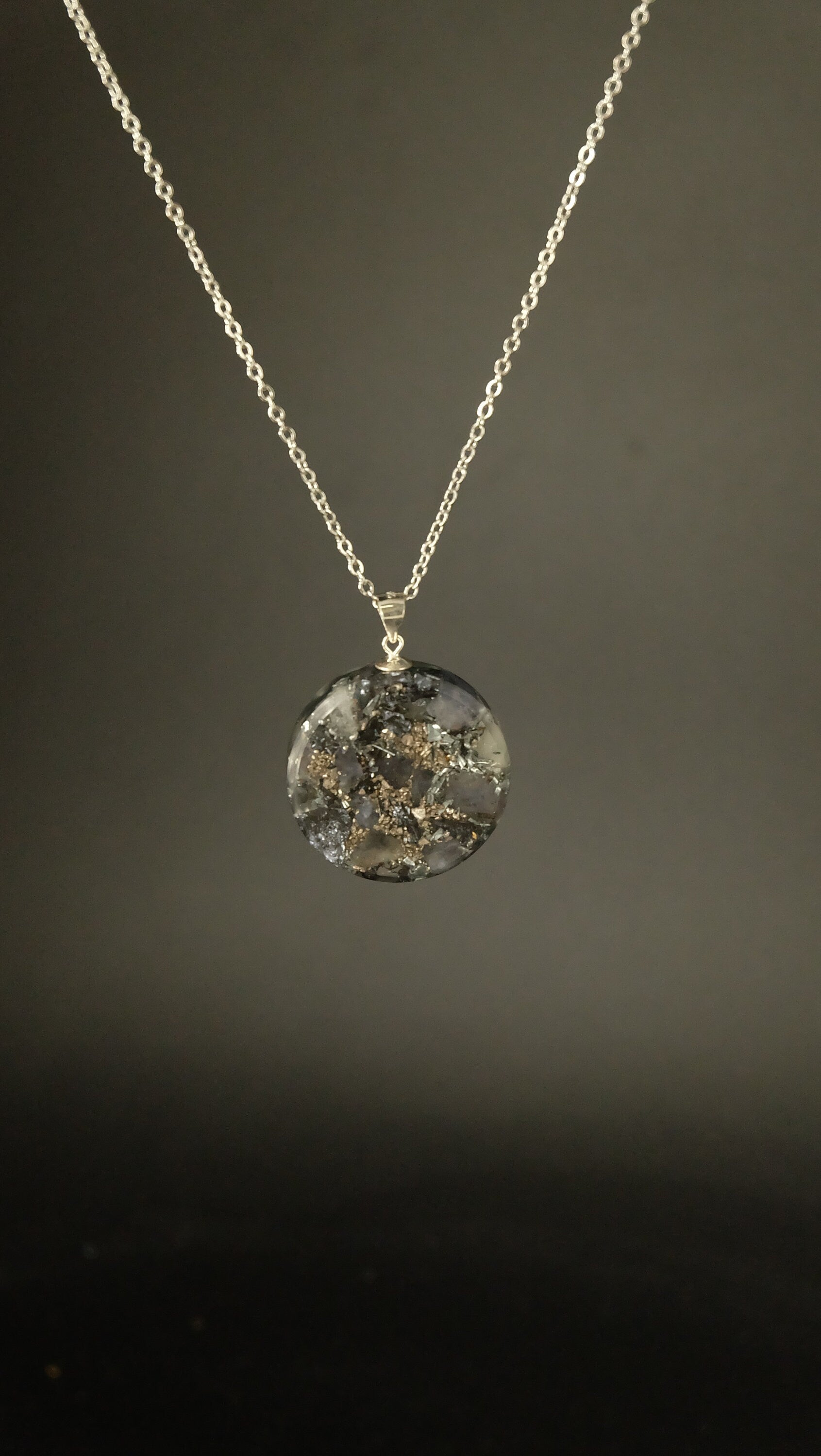 Orgonit Amulett mit Iolith Aquamarin und Silizium von Hand gefertigt mit DM 30mm in 925 Sterling Silber