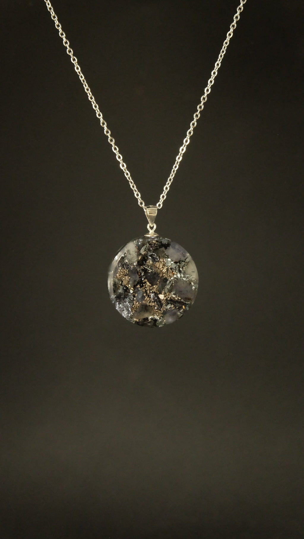 Orgonit Amulett mit Iolith Aquamarin und Silizium von Hand gefertigt mit DM 30mm in 925 Sterling Silber