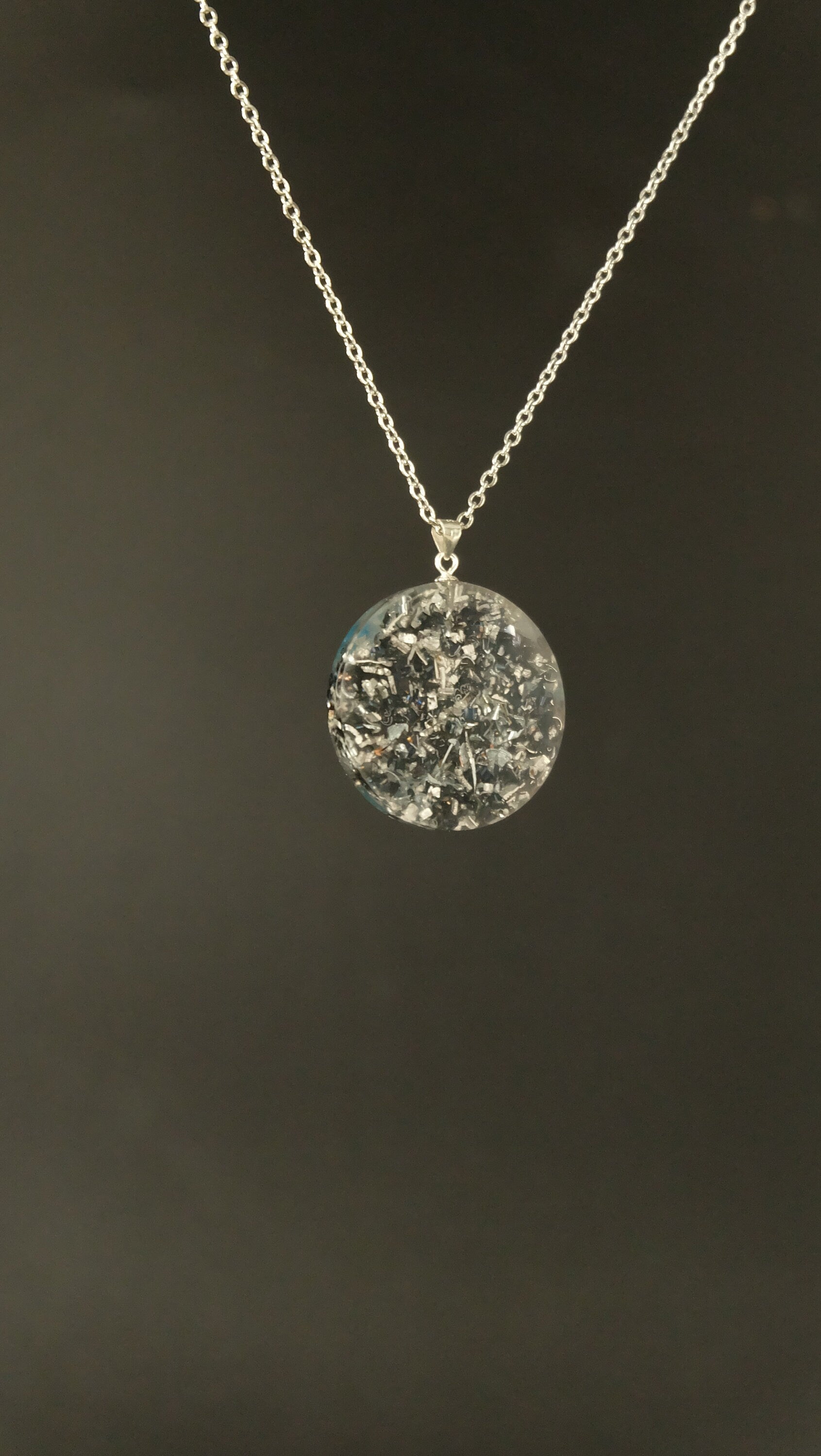 Orgonit Amulett mit Edelsteinen wie Labradorit und Apatit und Silizium mit DM 30mm und 925 Sterling Silber