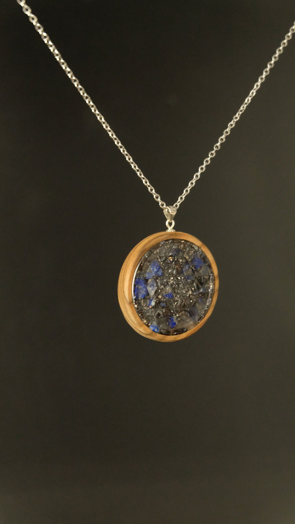 Sri Yantra Heilige Geometrie Orgonit Amulett aus Essigbaum mit Lapislazuli und Silizium 925 Sterling Silber Fassung 35mm DM