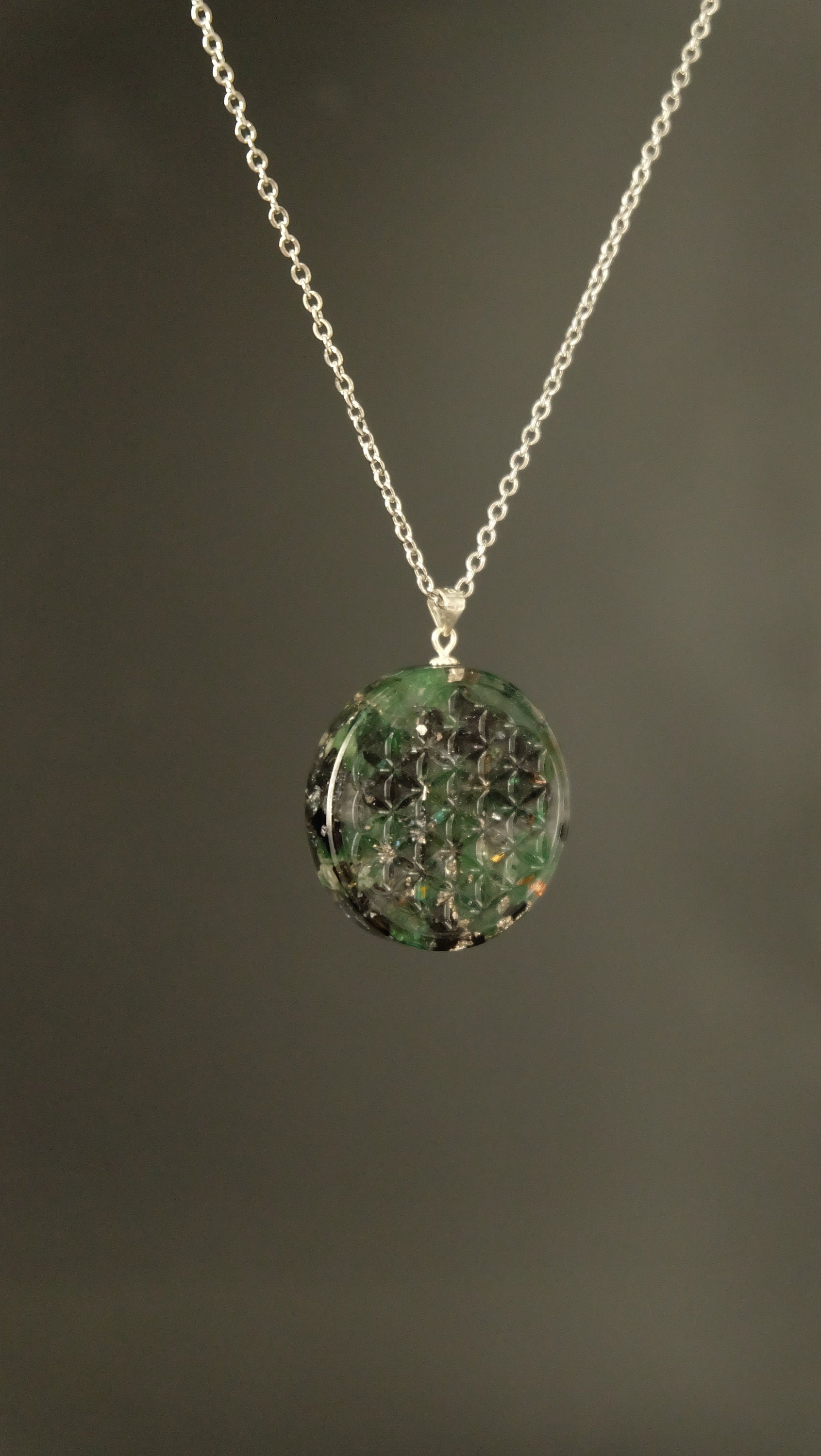 Blume des Lebens Orgonit Amulett Heilige Geometrie Anhänger aus Edelsteinen wie Smaragd und Aventurin DM 30mm mit 925 Sterling Silber