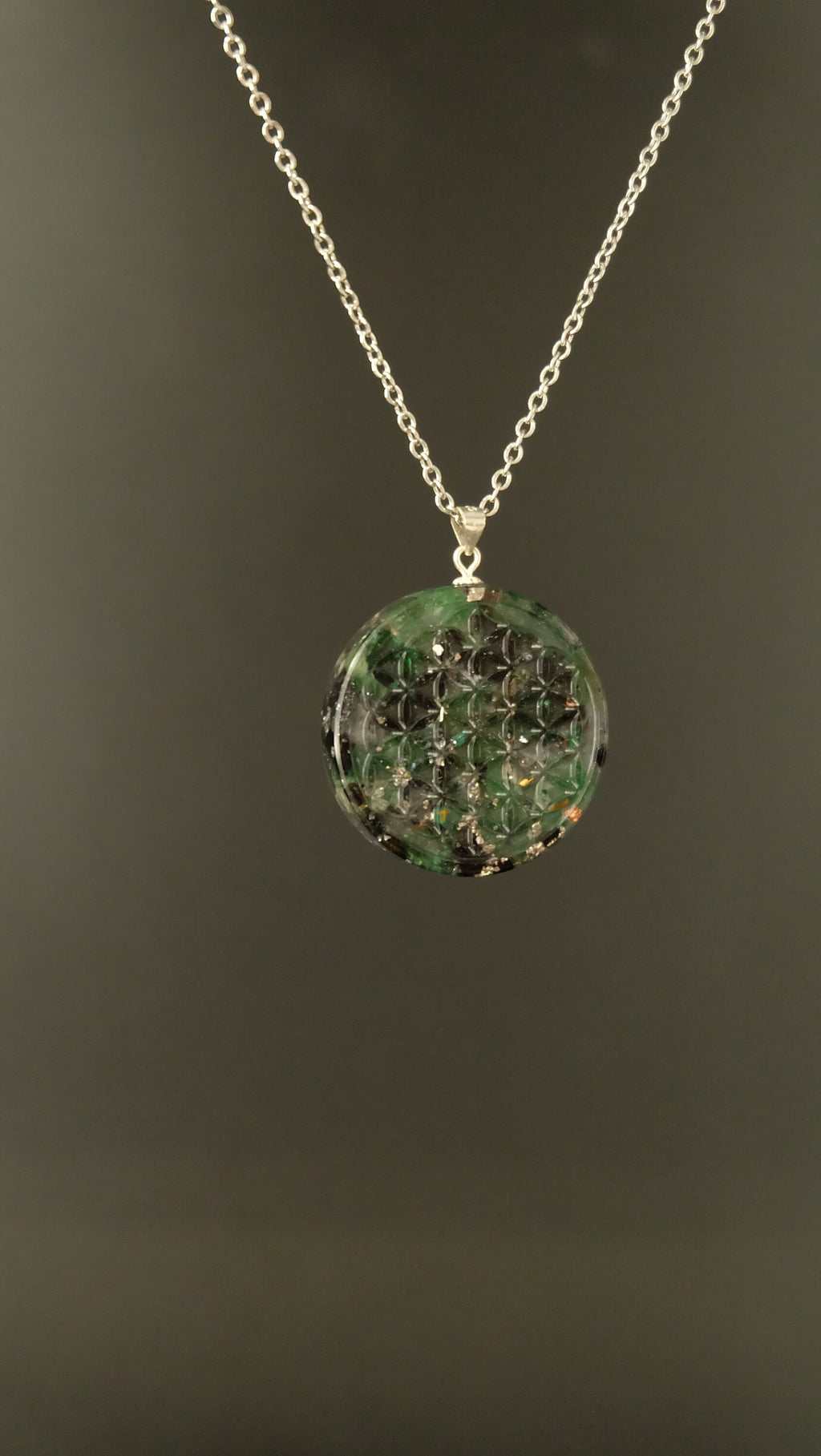 Blume des Lebens Orgonit Amulett Heilige Geometrie Anhänger aus Edelsteinen wie Smaragd und Aventurin DM 30mm mit 925 Sterling Silber