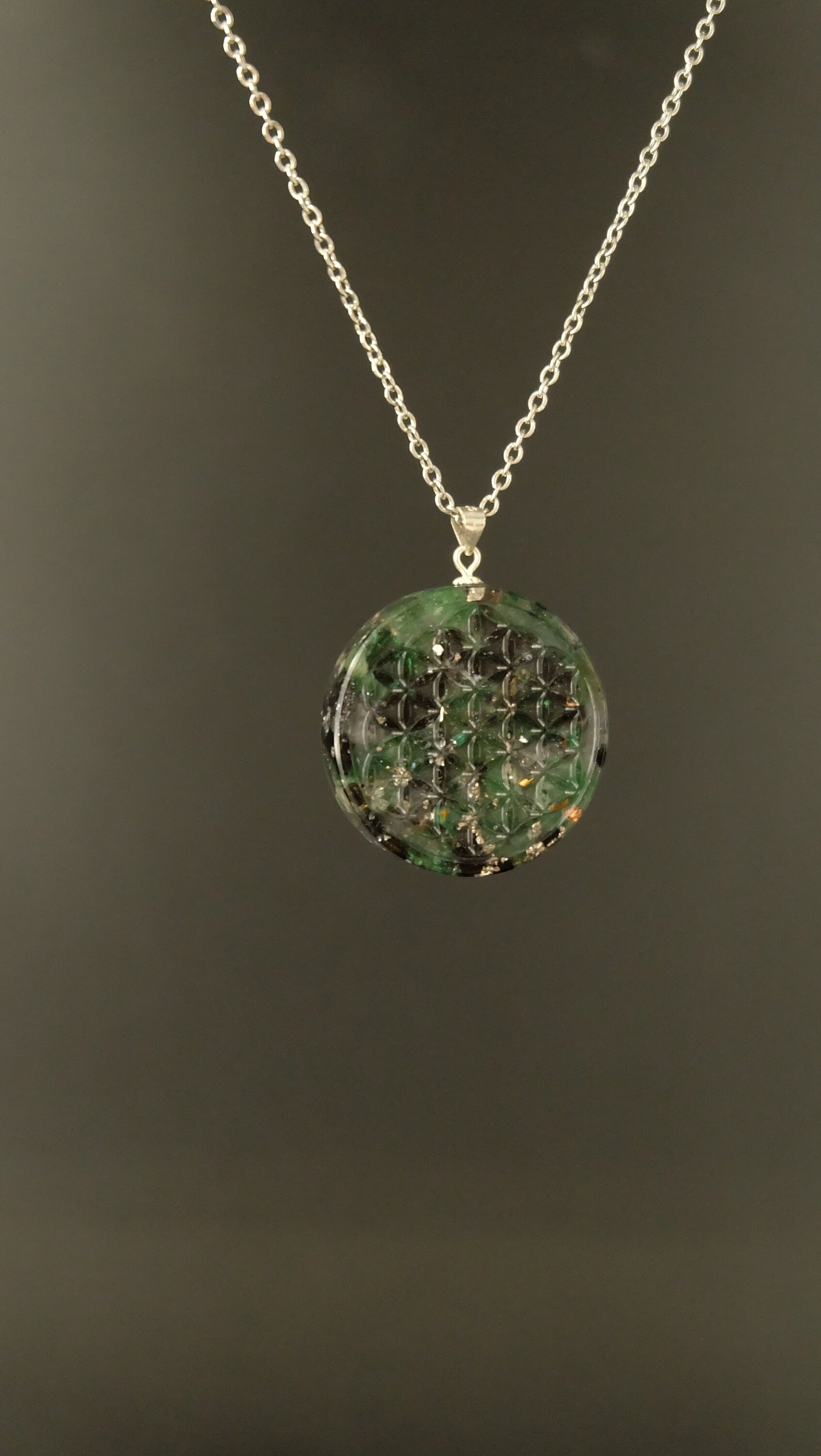 Blume des Lebens Orgonit Amulett Heilige Geometrie Anhänger aus Edelsteinen wie Smaragd und Aventurin DM 30mm mit 925 Sterling Silber