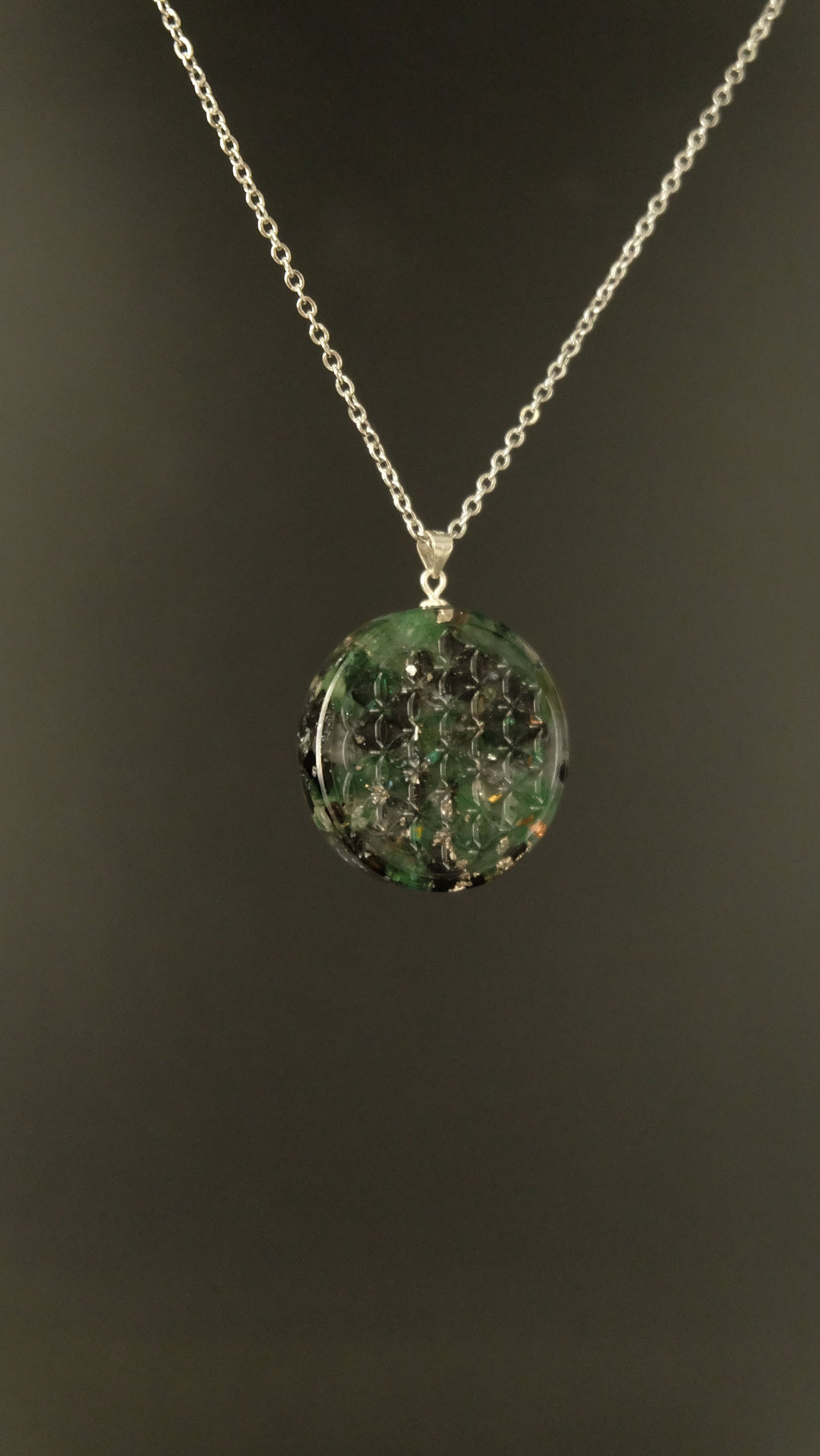 Blume des Lebens Orgonit Amulett Heilige Geometrie Anhänger aus Edelsteinen wie Smaragd und Aventurin DM 30mm mit 925 Sterling Silber