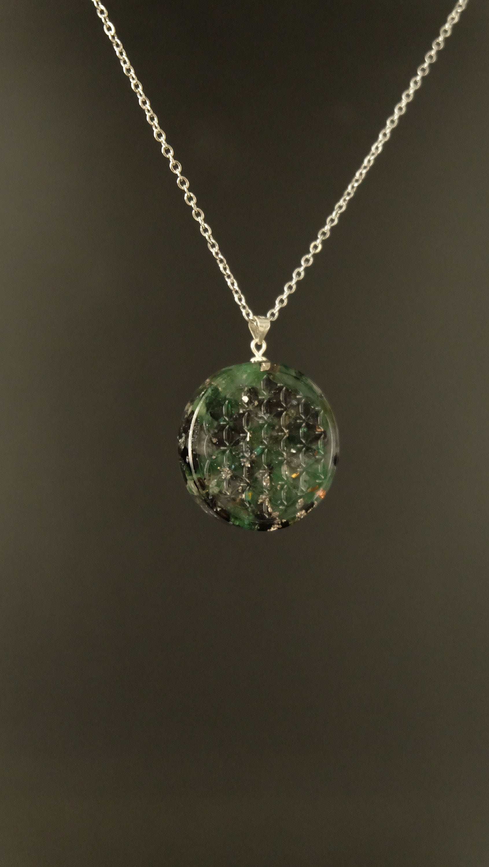Blume des Lebens Orgonit Amulett Heilige Geometrie Anhänger aus Edelsteinen wie Smaragd und Aventurin DM 30mm mit 925 Sterling Silber