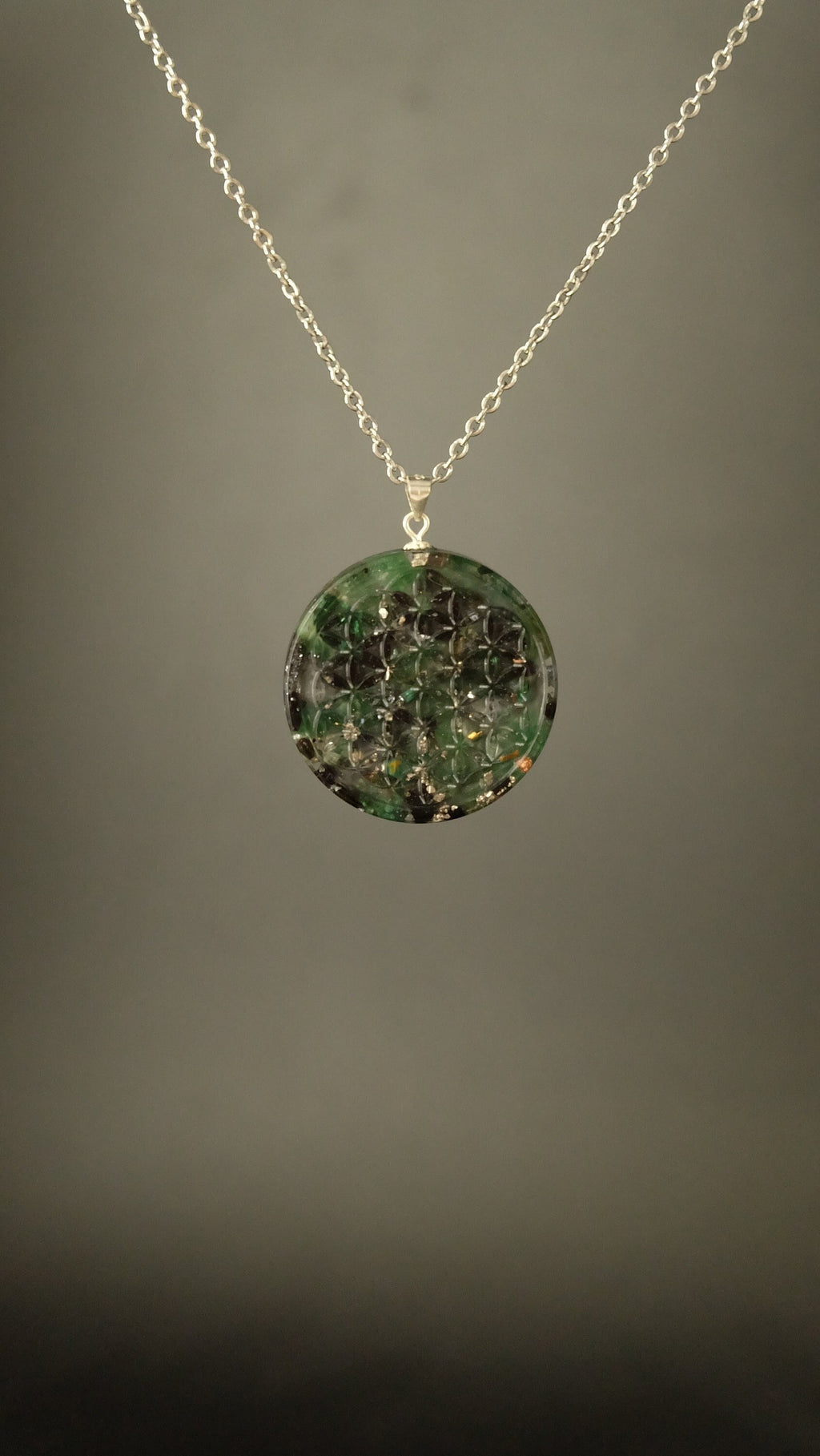 Blume des Lebens Orgonit Amulett Heilige Geometrie Anhänger aus Edelsteinen wie Smaragd und Aventurin DM 30mm mit 925 Sterling Silber