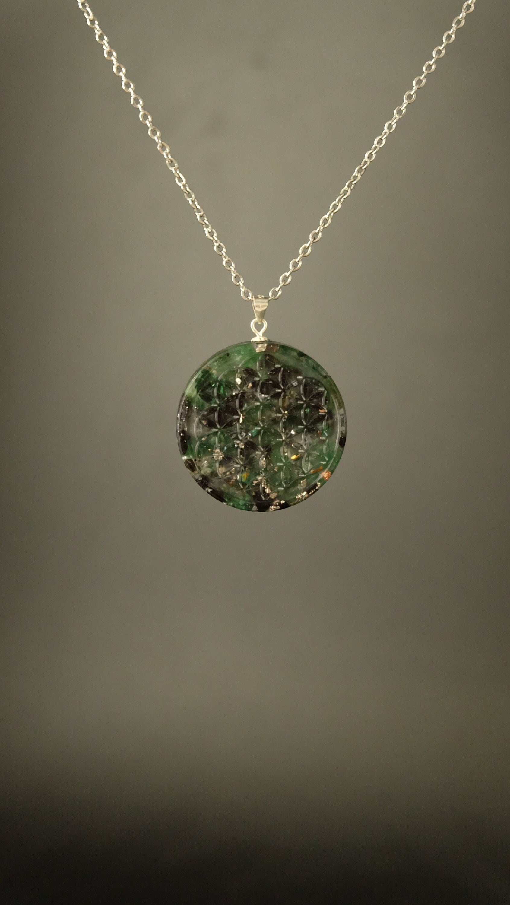 Blume des Lebens Orgonit Amulett Heilige Geometrie Anhänger aus Edelsteinen wie Smaragd und Aventurin DM 30mm mit 925 Sterling Silber